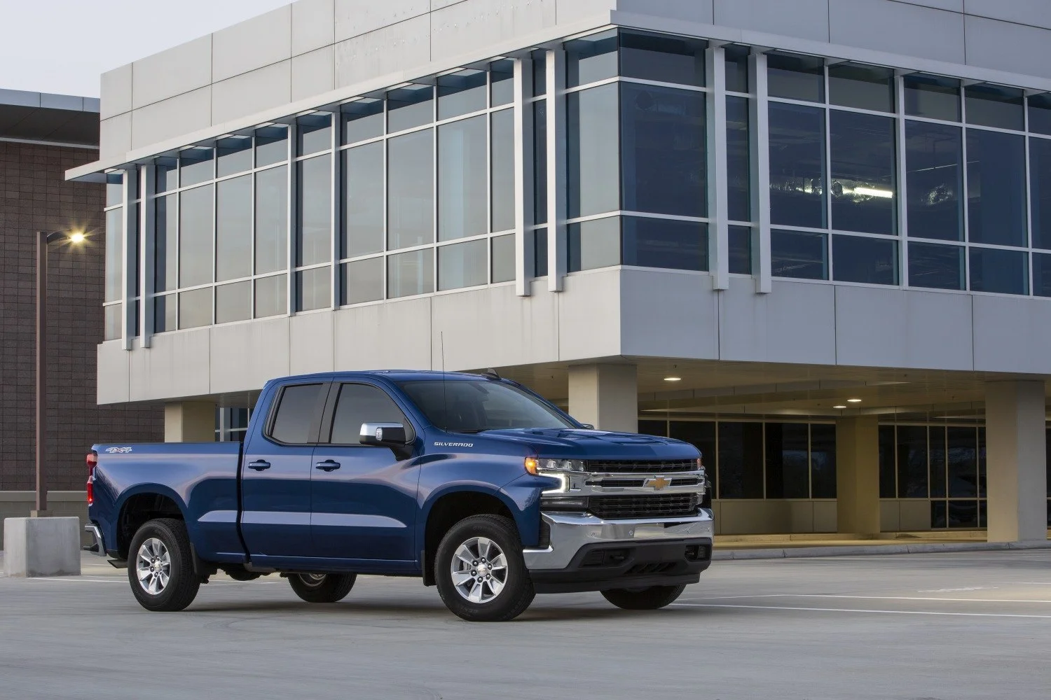 Chevrolet Silverado 1500 2.7 Turbo (310 Hp) 4WD Automatic2018 - 2021 thumbnail 4