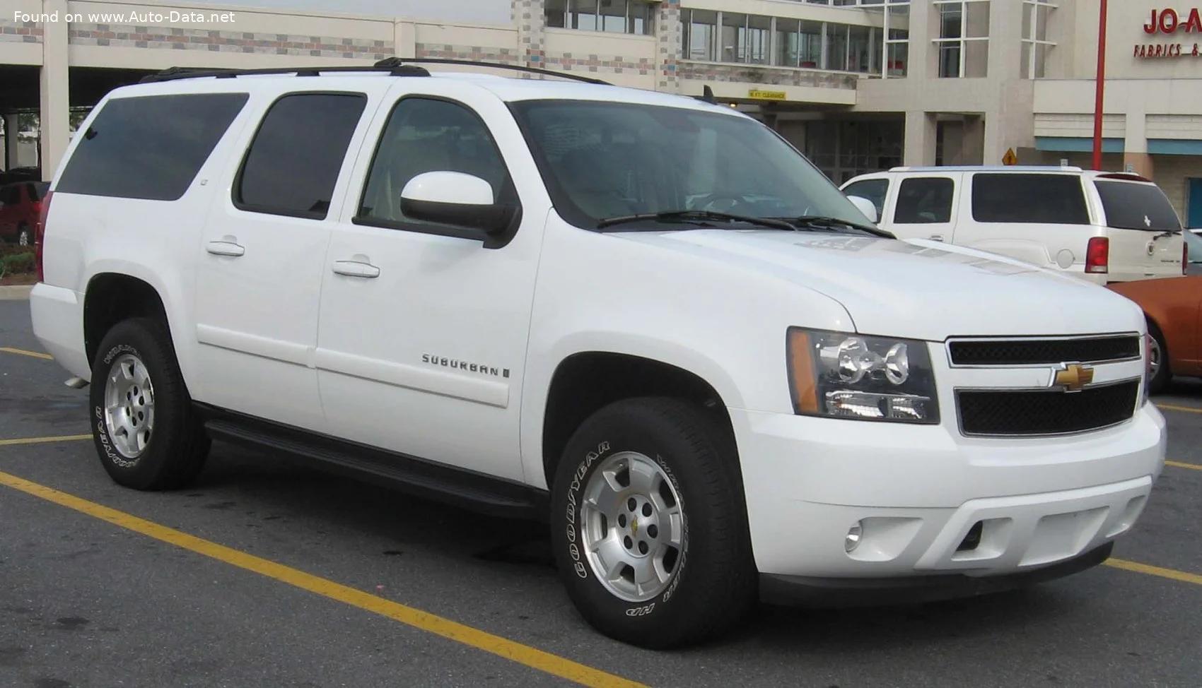 Chevrolet Suburban 5.3 i V8 (310/326 Hp) Flex Fuel Automatic2009 - 2013 thumbnail 2