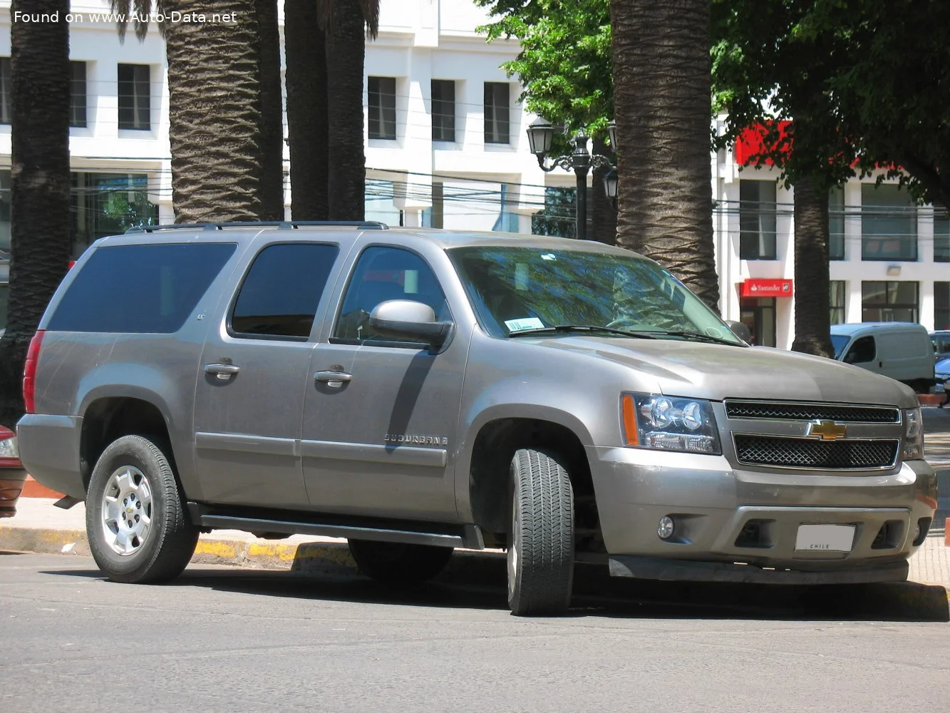 Chevrolet Suburban 5.3 i V8 (310/326 Hp) Flex Fuel Automatic2009 - 2013 thumbnail 3