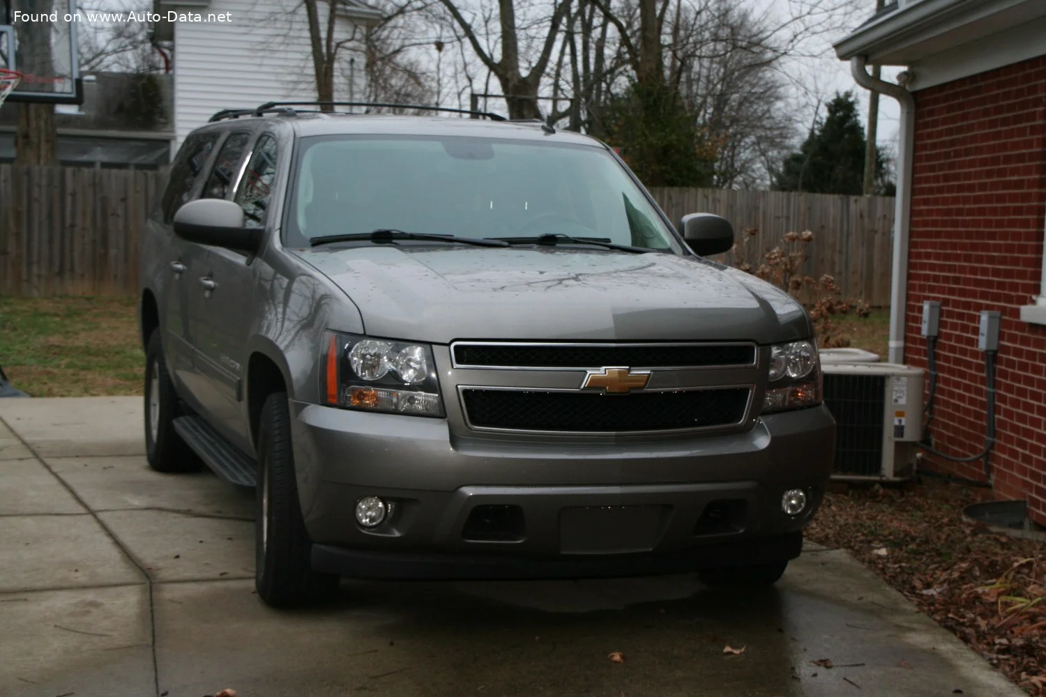 Chevrolet Suburban 5.3 i V8 (310/326 Hp) Flex Fuel Automatic2009 - 2013 thumbnail 6