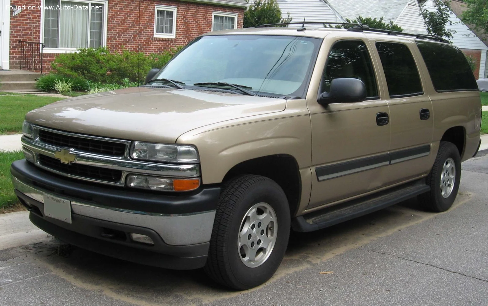 Chevrolet Suburban 5.3 i V8 1500 (288 Hp)2000 - 2004 thumbnail 2