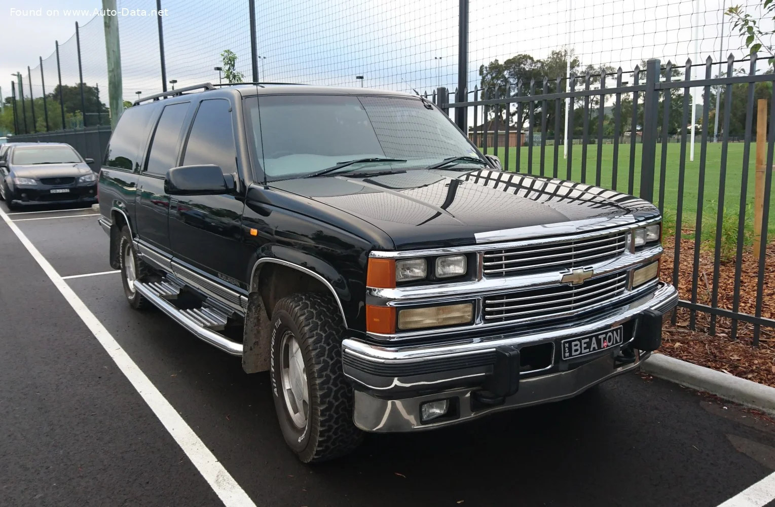 Chevrolet Suburban 5.7 i V8 (200 Hp)1991 - 1999 thumbnail 3