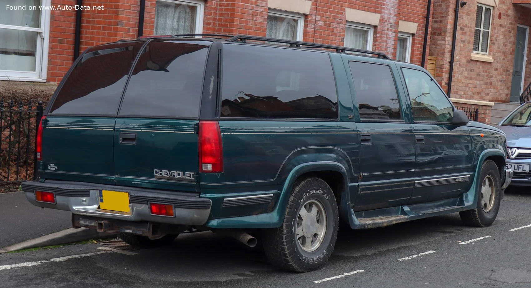 Chevrolet Suburban 5.7 i V8 (200 Hp)1991 - 1999 thumbnail 6