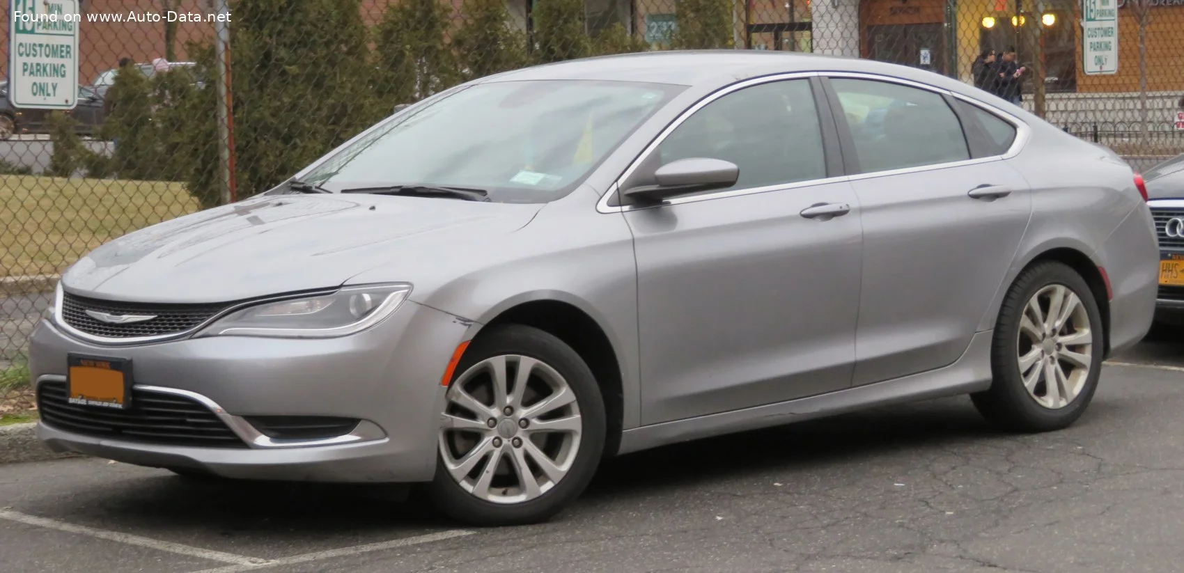 Chrysler 200 2.4 (184 Hp) Automatic Stop-Start2015 - 2017 thumbnail 11