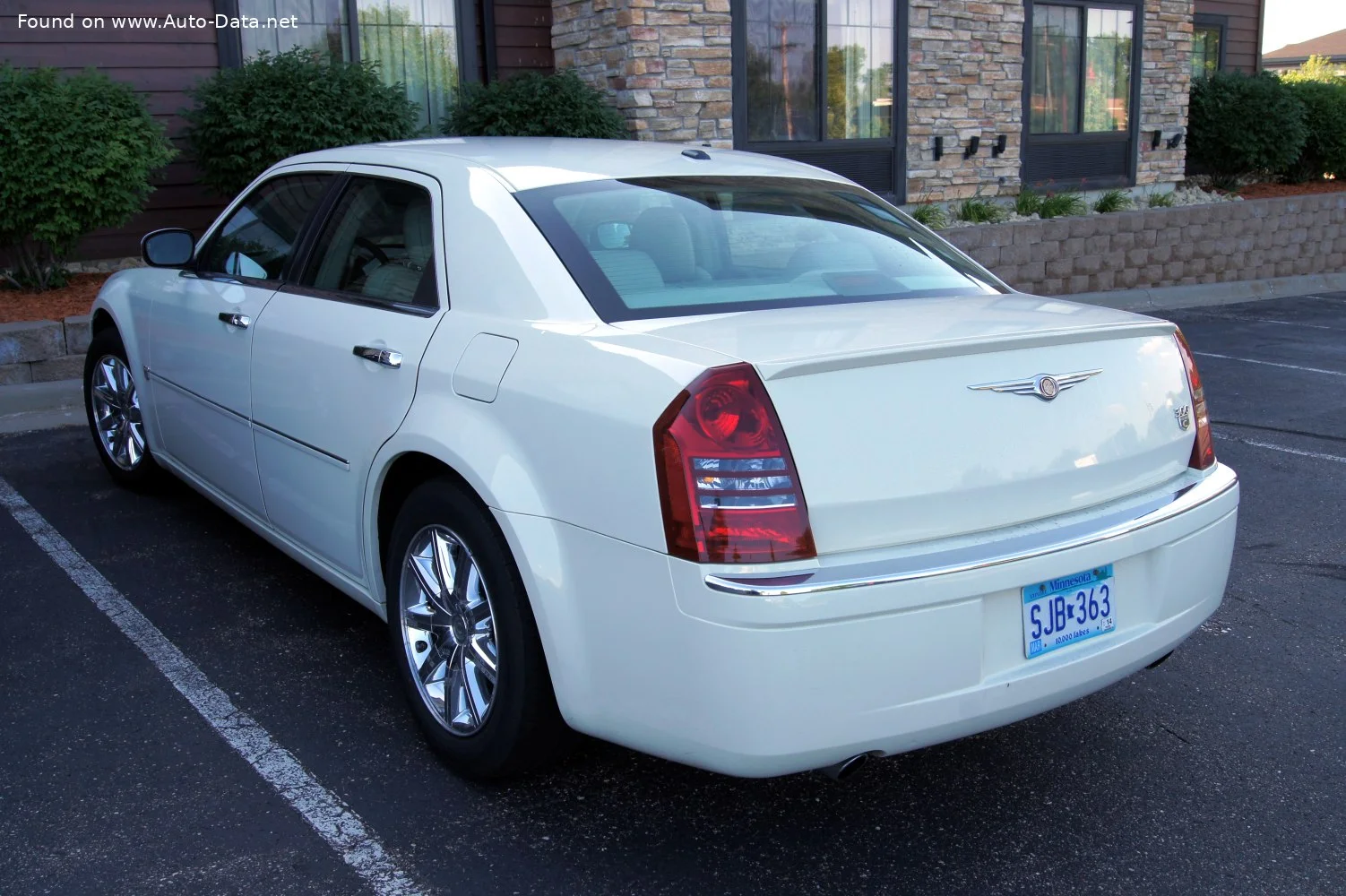 Chrysler 300 2.7 V6 (181 Hp) Automatic2004 - 2010 thumbnail 4