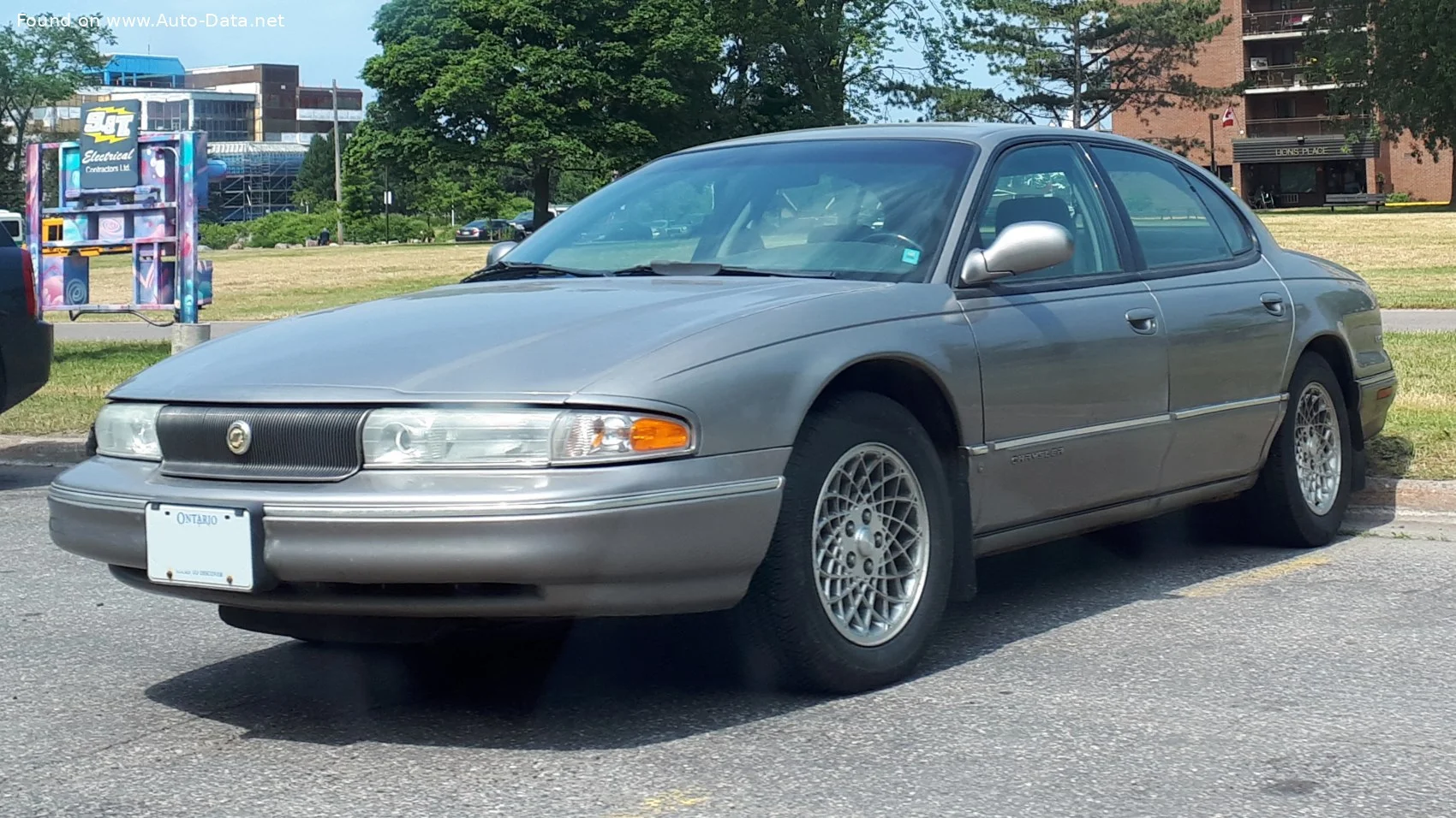 Chrysler LHS 3.5i V6 (214 Hp) Automatic1994 - 1997 thumbnail 2