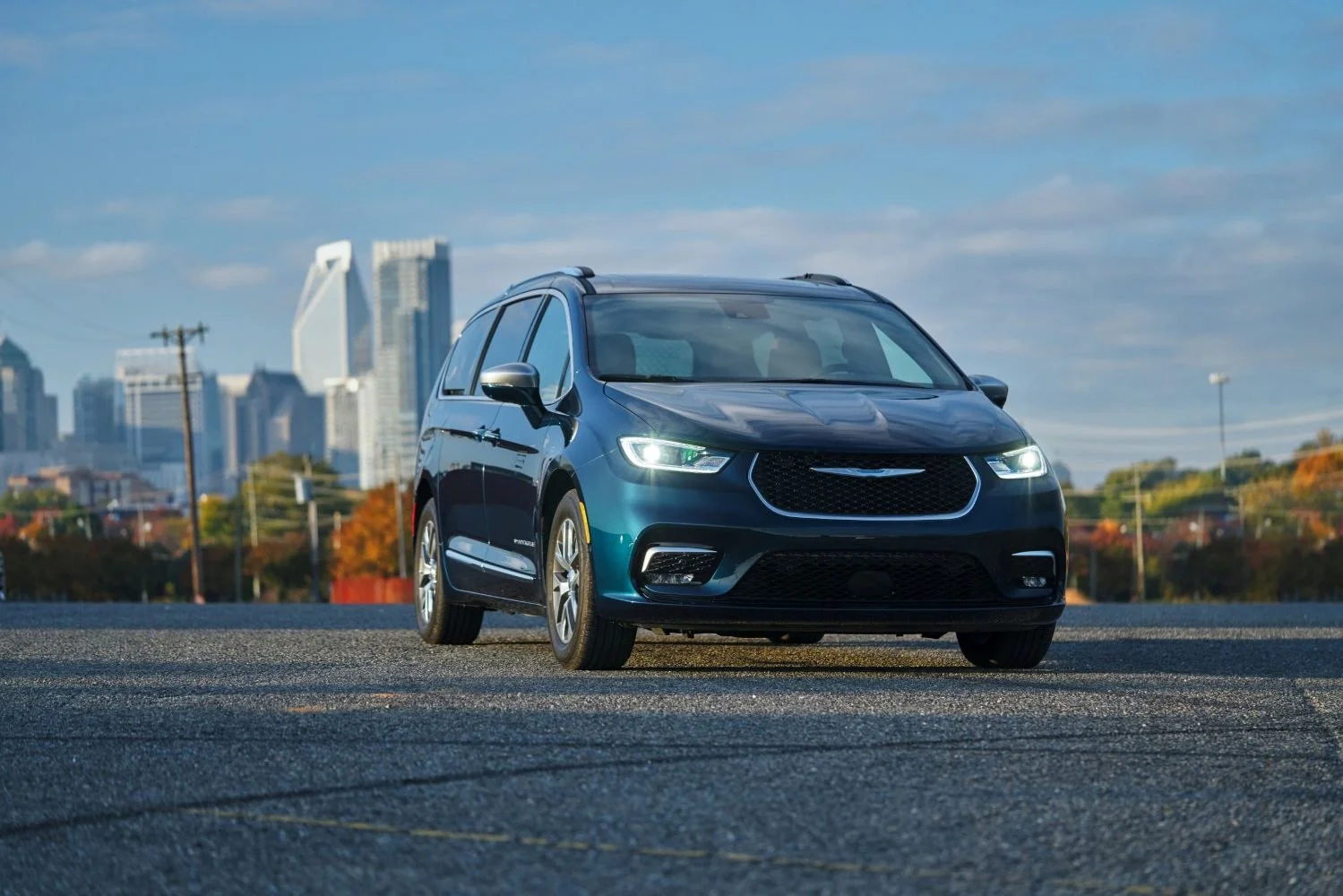 Chrysler Pacifica (minivan) 3.6 Pentastar V6 (264 Hp) Plug-in Hybrid EVT2021 - thumbnail 3