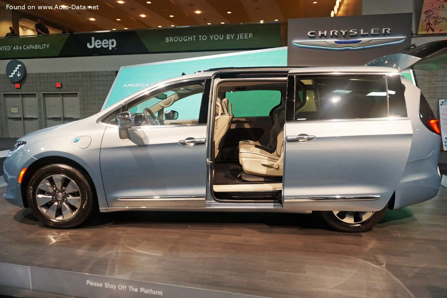 Chrysler Pacifica (minivan) 3.6 V6 (264 Hp) Plug-in Hybrid CVT2016 - 2021 - 1