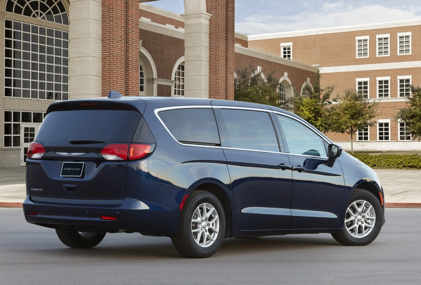 Chrysler Voyager 3.6 Pentastar V6 (291 Hp) TorqueFlite2019 - 2021 thumbnail 6