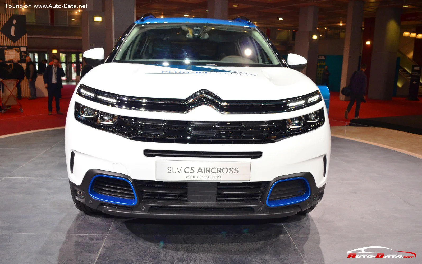 Citroen C5 Aircross Citroen C5 Aircross Plug-in Hybrid Concept thumbnail 2