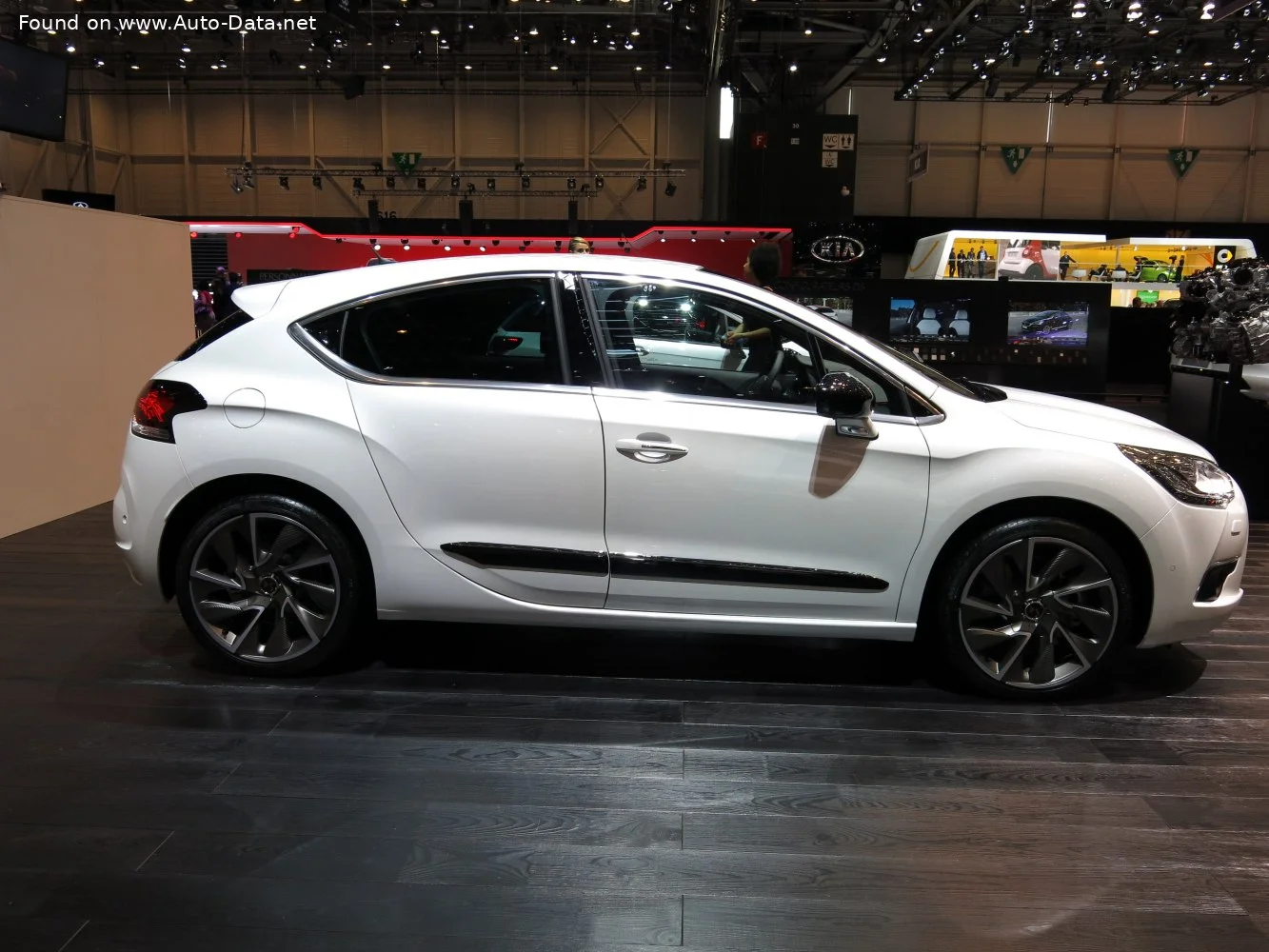 Citroen DS4 1.2 PureTech (130 Hp) Stop&Start2014 - 2015 thumbnail 2