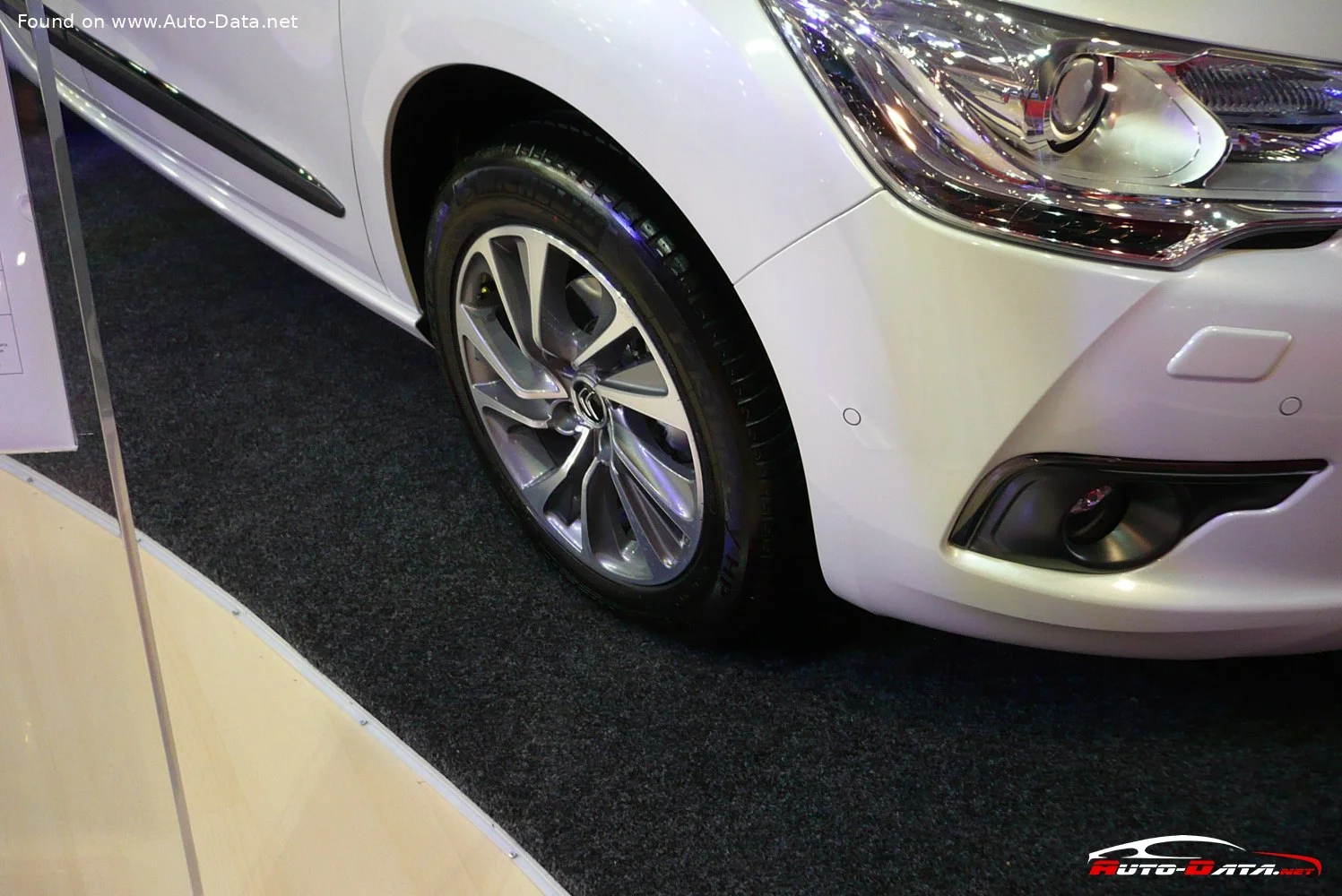 Citroen DS4 1.2 PureTech (130 Hp) Stop&Start2014 - 2015 thumbnail 4