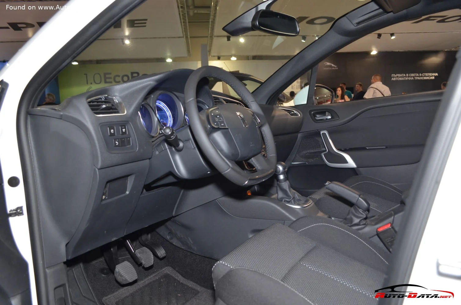 Citroen DS4 1.2 PureTech (130 Hp) Stop&Start2014 - 2015 thumbnail 6