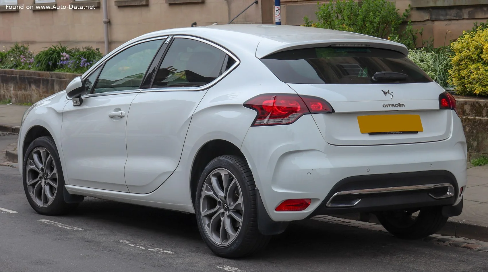 Citroen DS4 1.2 PureTech (130 Hp) Stop&Start2014 - 2015 thumbnail 10