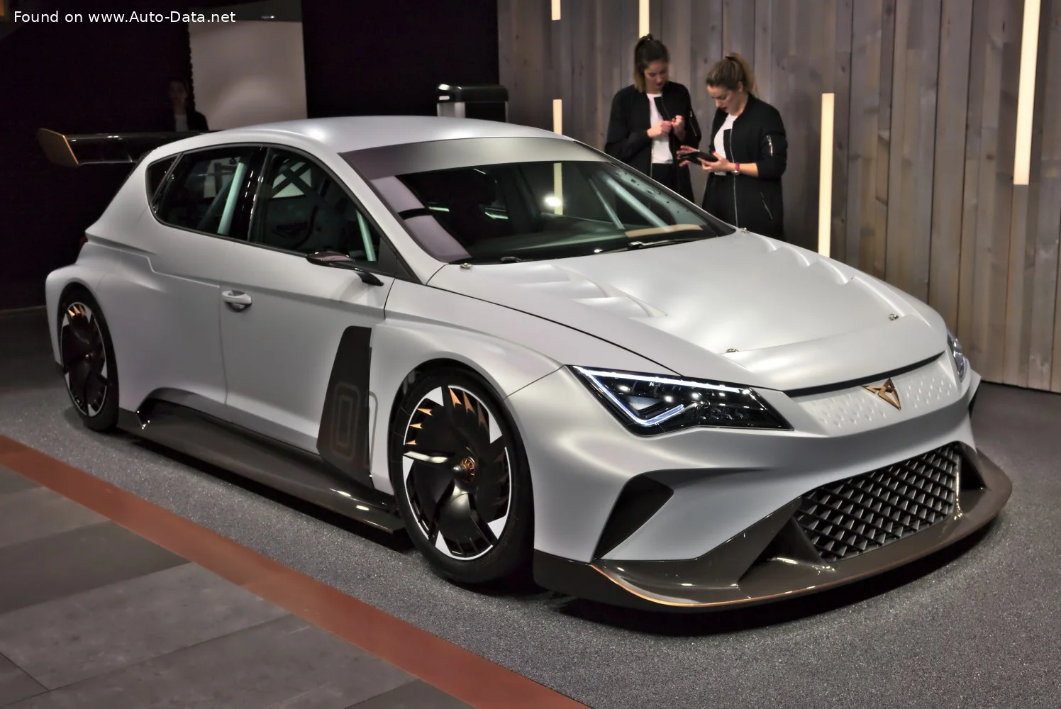 Cupra TCR modeli