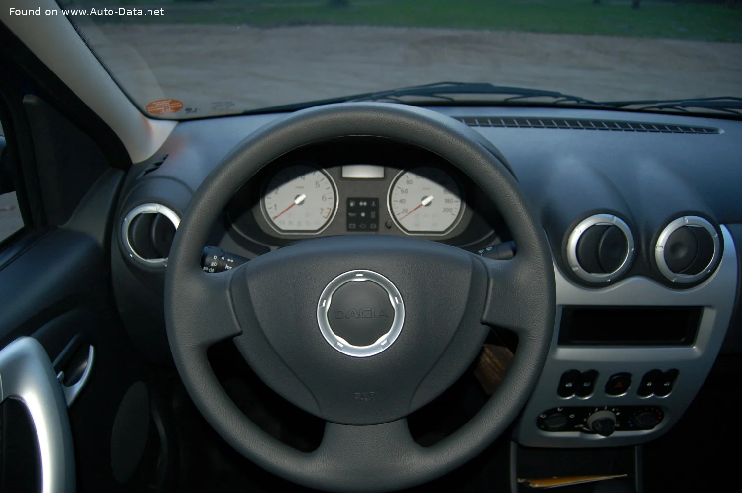 Dacia Logan 1.4 MPI (75 Hp)2008 - 2010 thumbnail 10