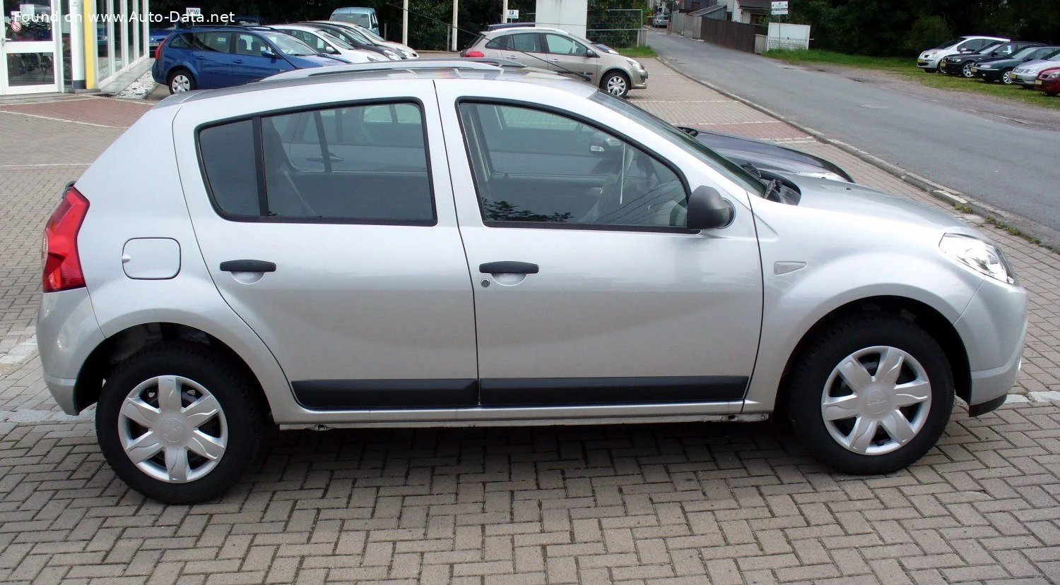 Dacia Sandero 1.2 (75/72 Hp) LPG2010 - 2012 thumbnail 3