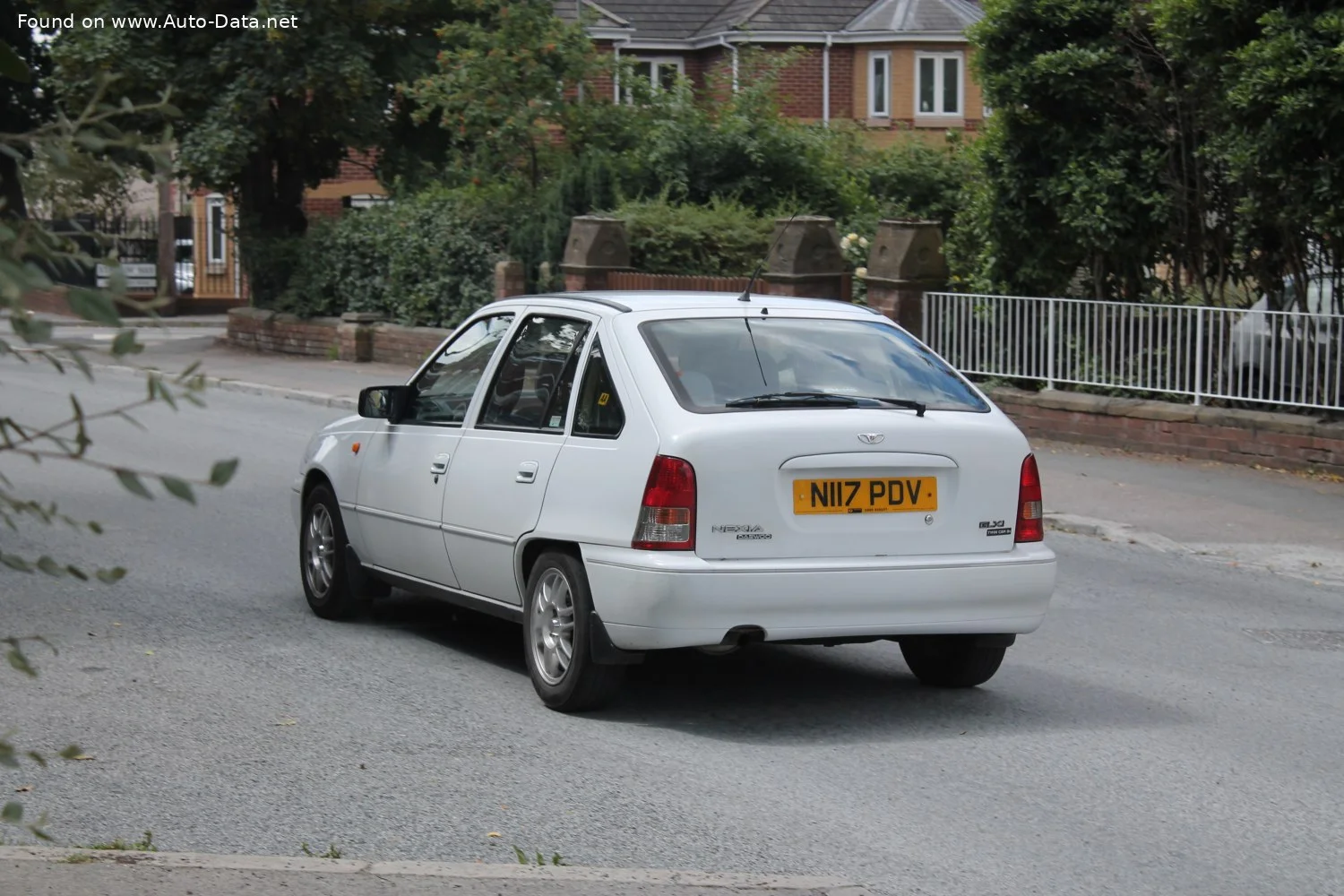 Daewoo Nexia 1.5 i 16V (90 Hp)1995 - 1997 thumbnail 2