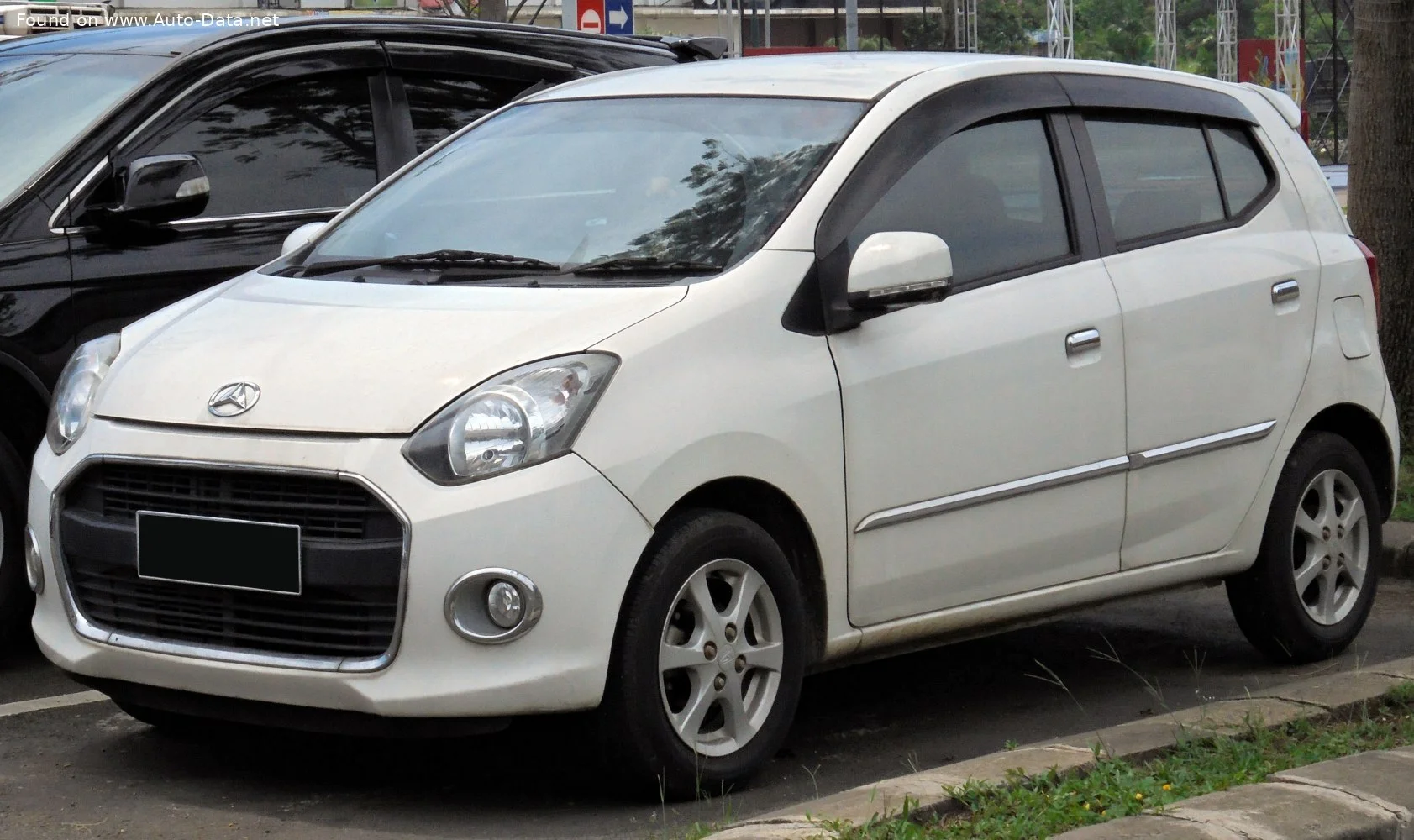 Daihatsu Ayla 1.0 (65 Hp)2012 - 2017 thumbnail 2