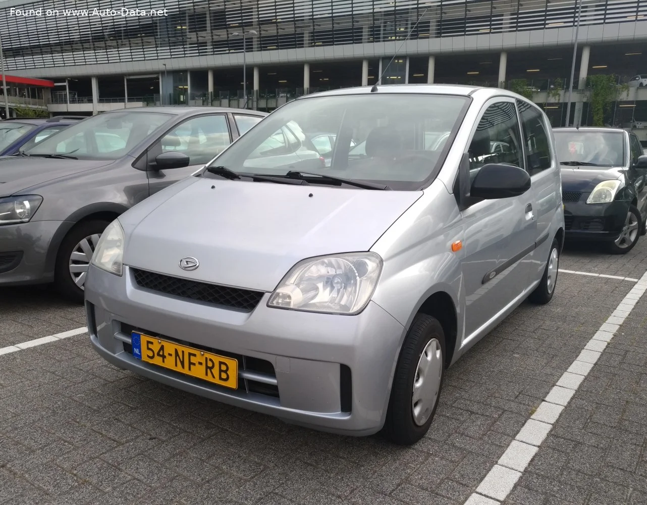 Daihatsu Cuore 1.0 i (58 Hp)2003 - 2006 thumbnail 3
