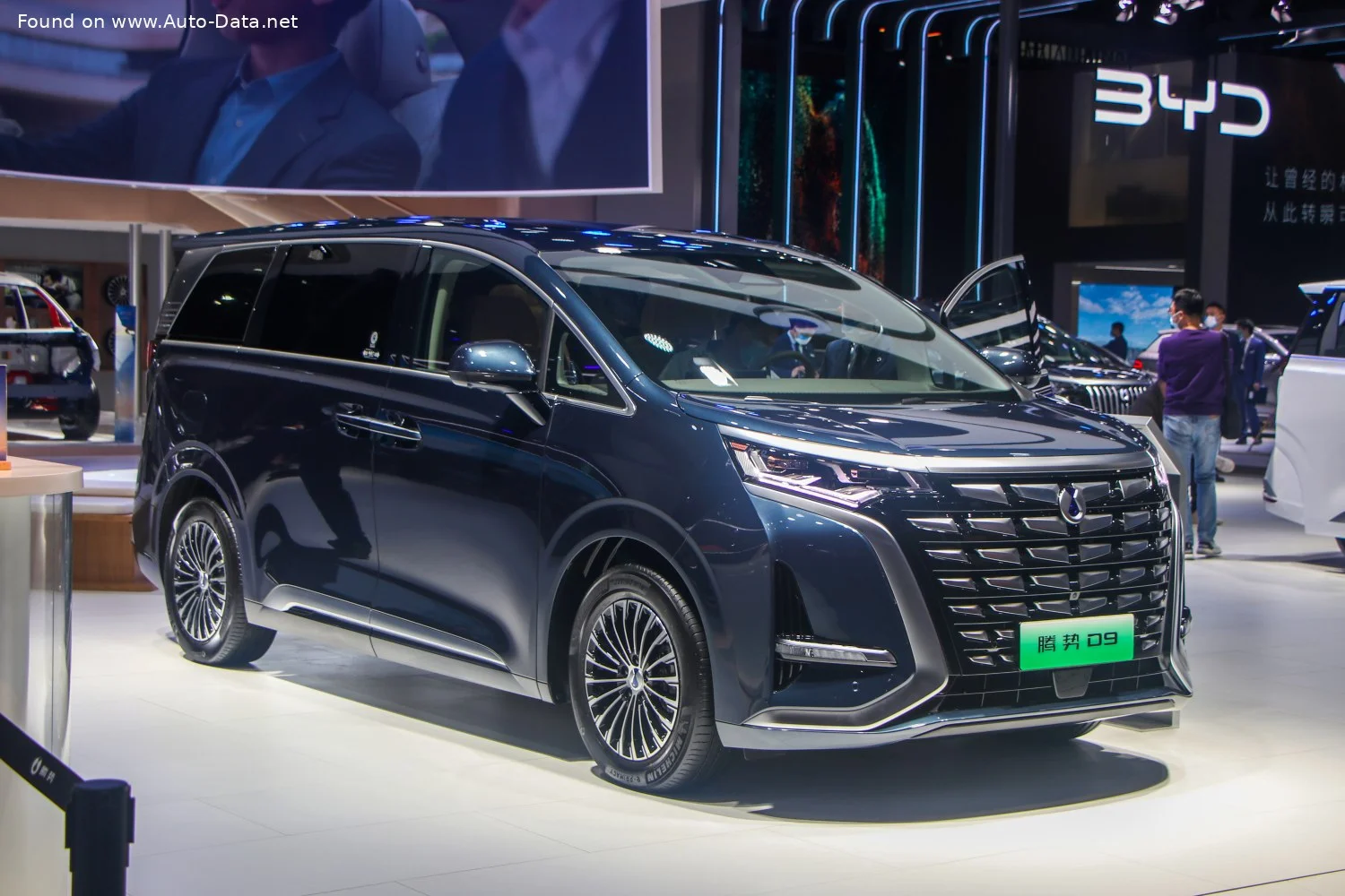 Denza D9 DM-i 1.5Ti 20 kWh (300 Hp) Plug-in Hybrid E-CVT2022 - thumbnail 2