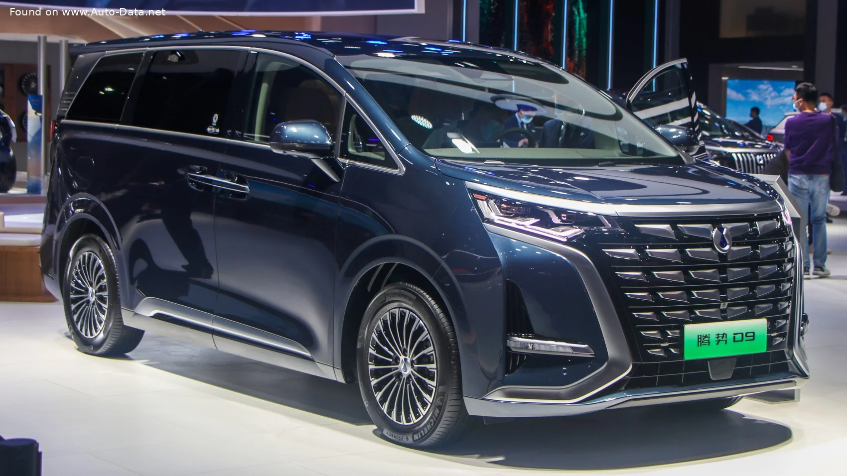 Denza D9 DM-i 1.5Ti 20 kWh (300 Hp) Plug-in Hybrid E-CVT2022 - thumbnail 4