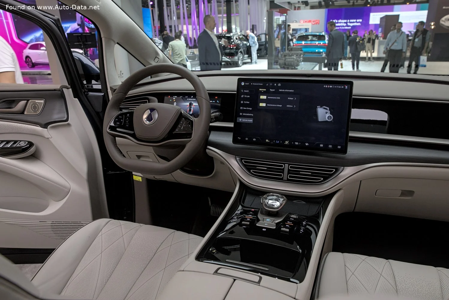 Denza D9 DM-i 1.5Ti 20 kWh (300 Hp) Plug-in Hybrid E-CVT2022 - thumbnail 7