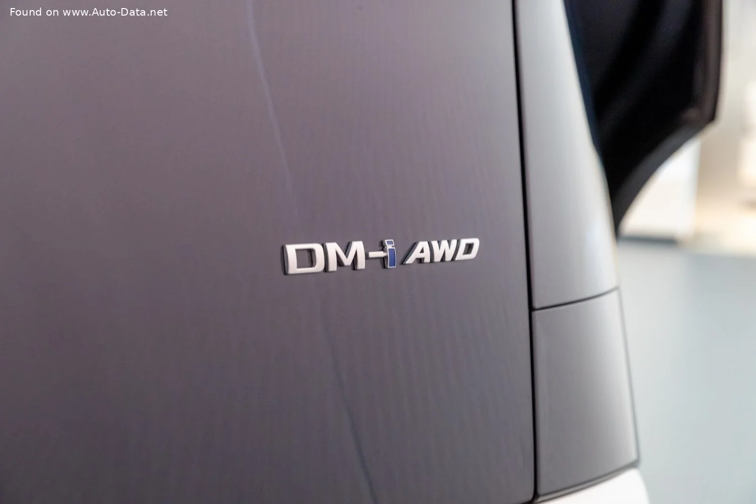 Denza D9 DM-i 1.5Ti 20 kWh (300 Hp) Plug-in Hybrid E-CVT2022 - thumbnail 8