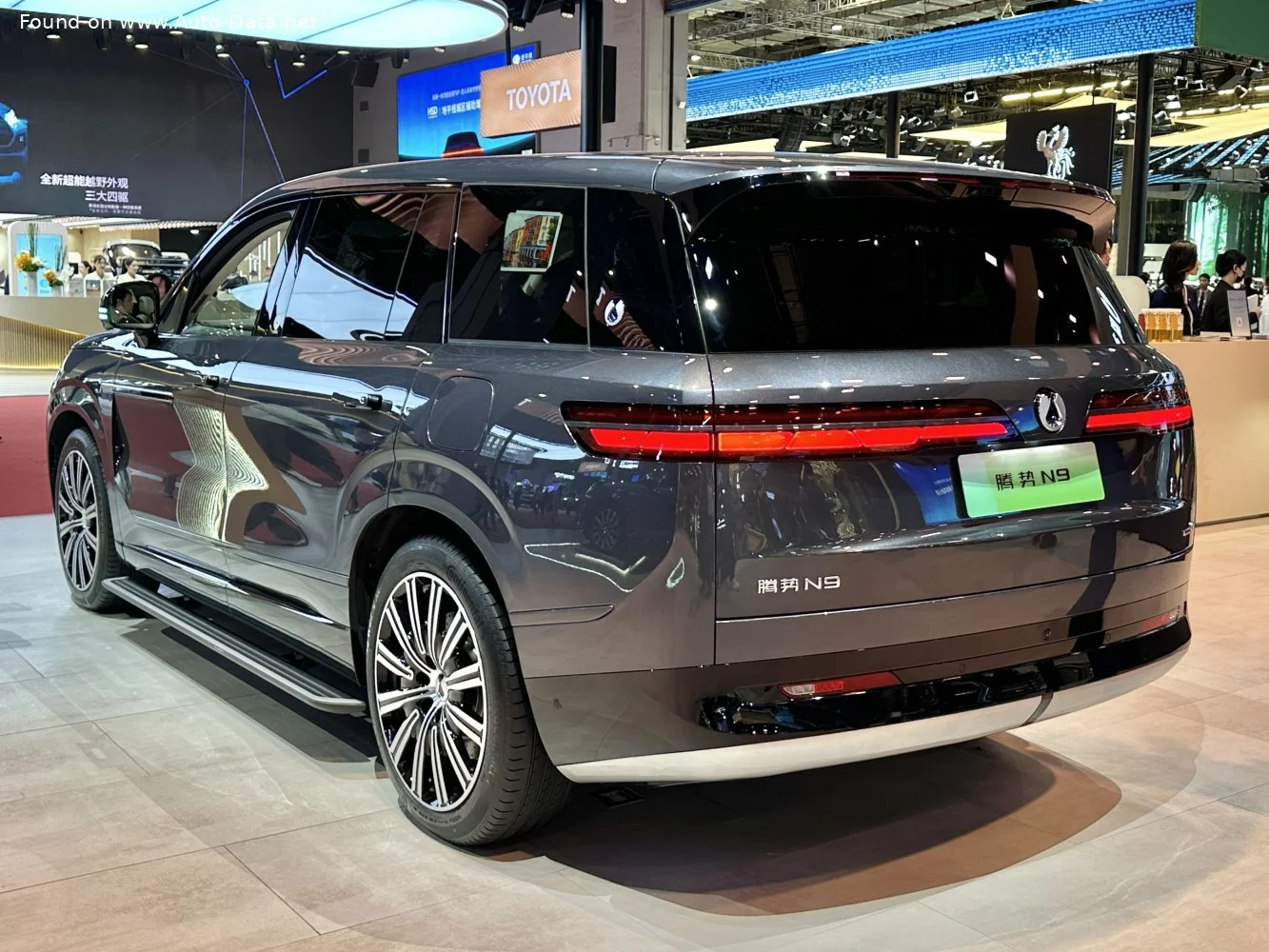 Denza N9 2.0T (925 Hp) Plug-in Hybrid 4WD E-CVT2025 - thumbnail 2