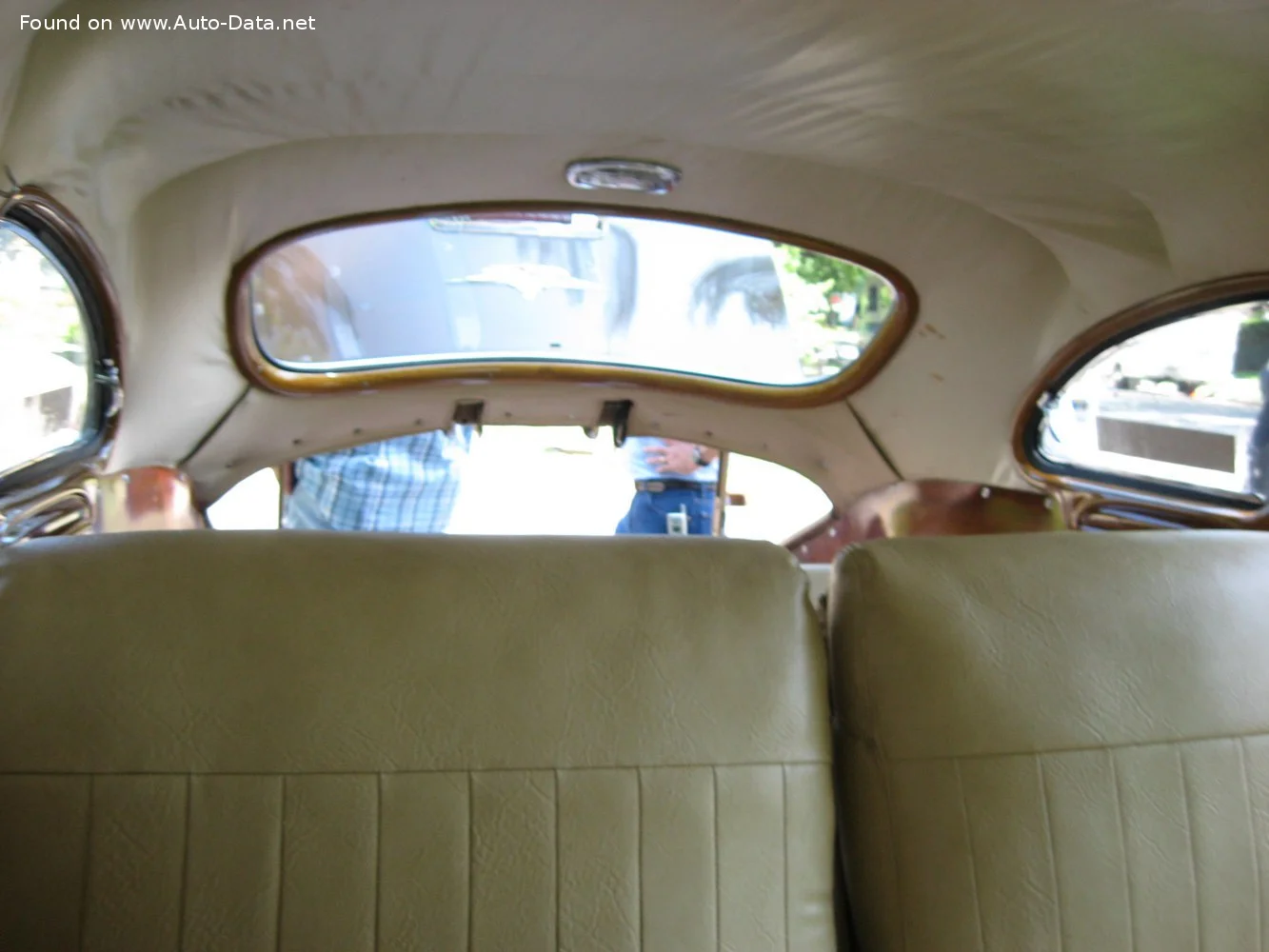 DeSoto Custom 3.9 (109 Hp)1946 - 1949 thumbnail 5