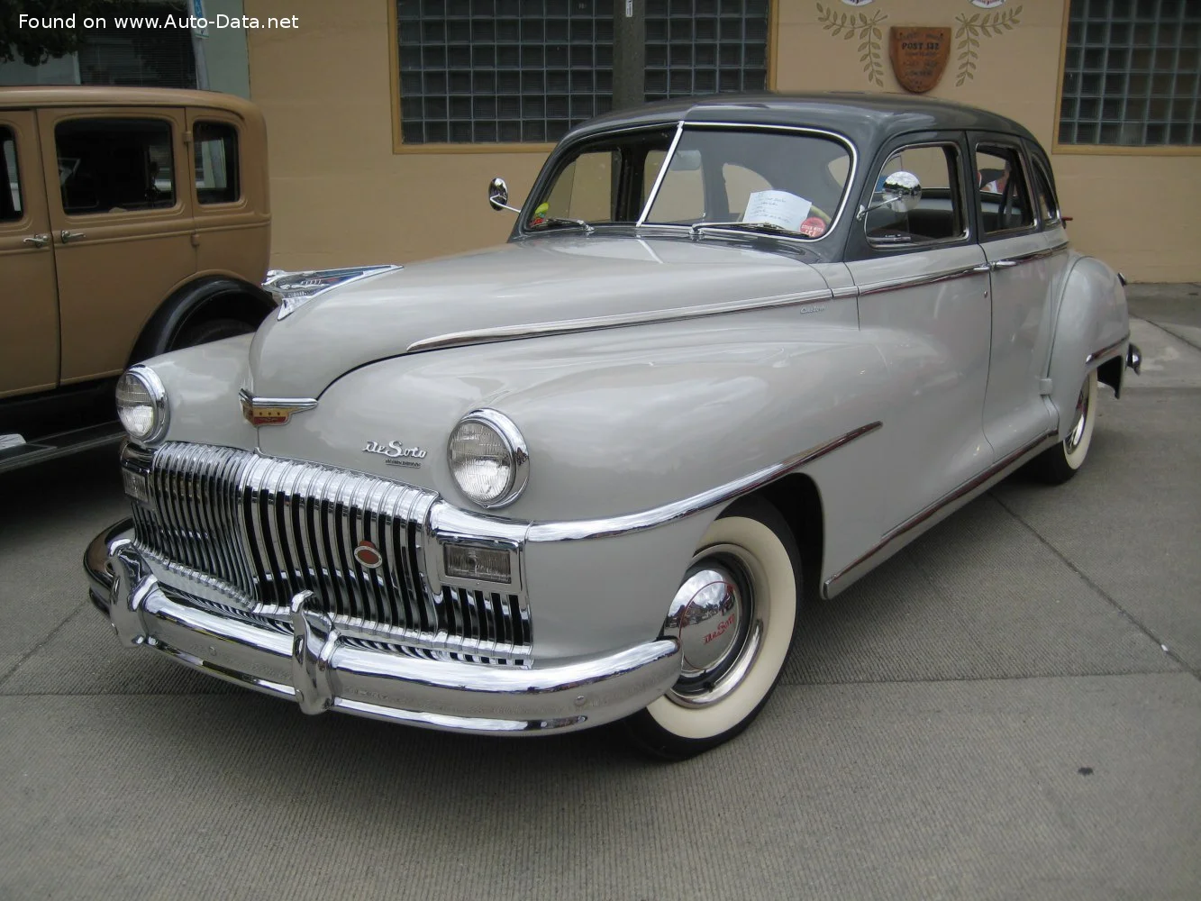 DeSoto Custom 3.9 (109 Hp)1946 - 1949 thumbnail 2