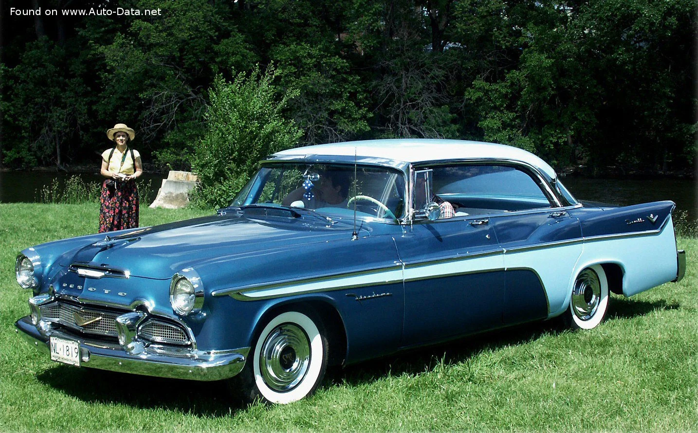 DeSoto Firedome DeSoto Firedome II Four-Door Sportsman (facelift 1956)