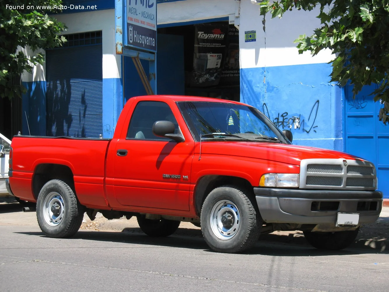 Dodge RAM Dodge Ram 1500 Regular Cab Short Bed (BR/BE)