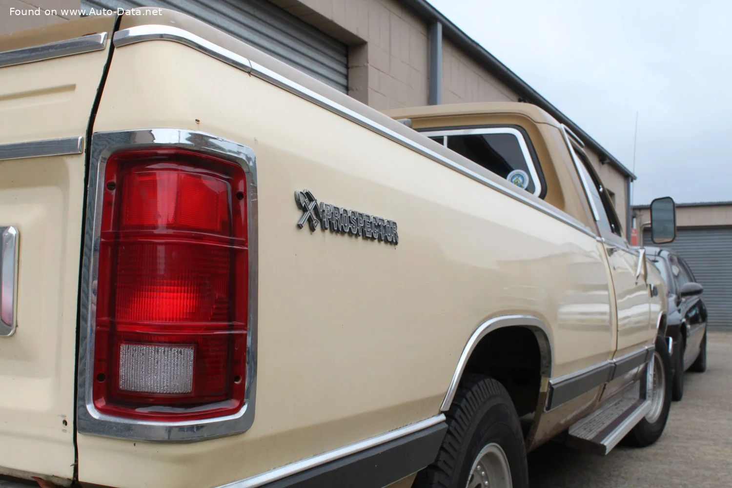 Dodge RAM D250 5.2 V8 (170 Hp)1981 - 1989 thumbnail 4