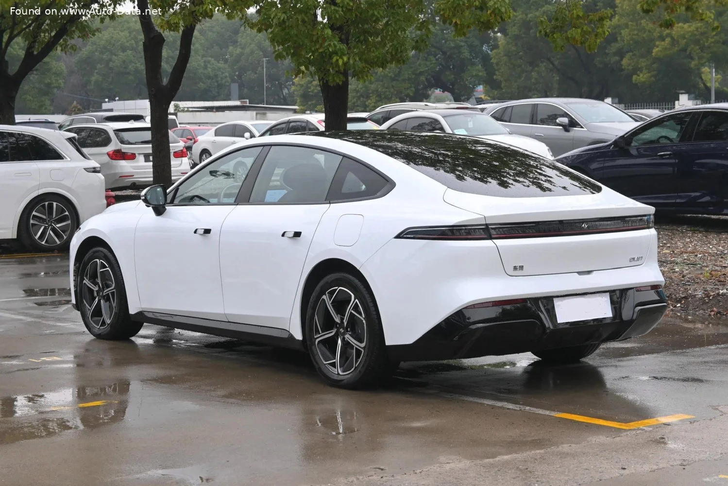 DongFeng e pi 007 1.5L 28.4 kWh (218 Hp) EREV2024 - thumbnail 2
