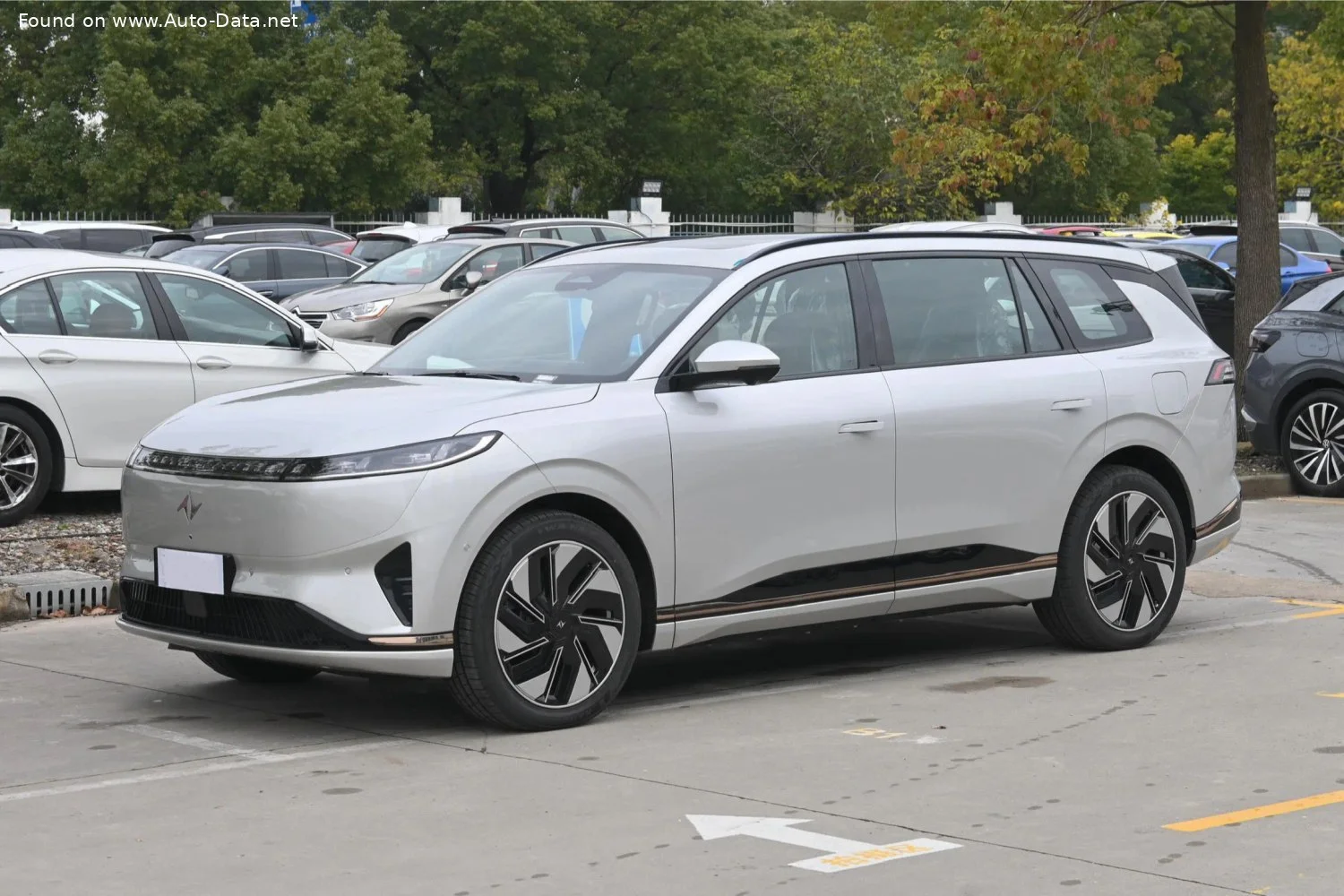 DongFeng e pi 008 1.5T 34.32 kWh (272 Hp) EREV2024 - - 1