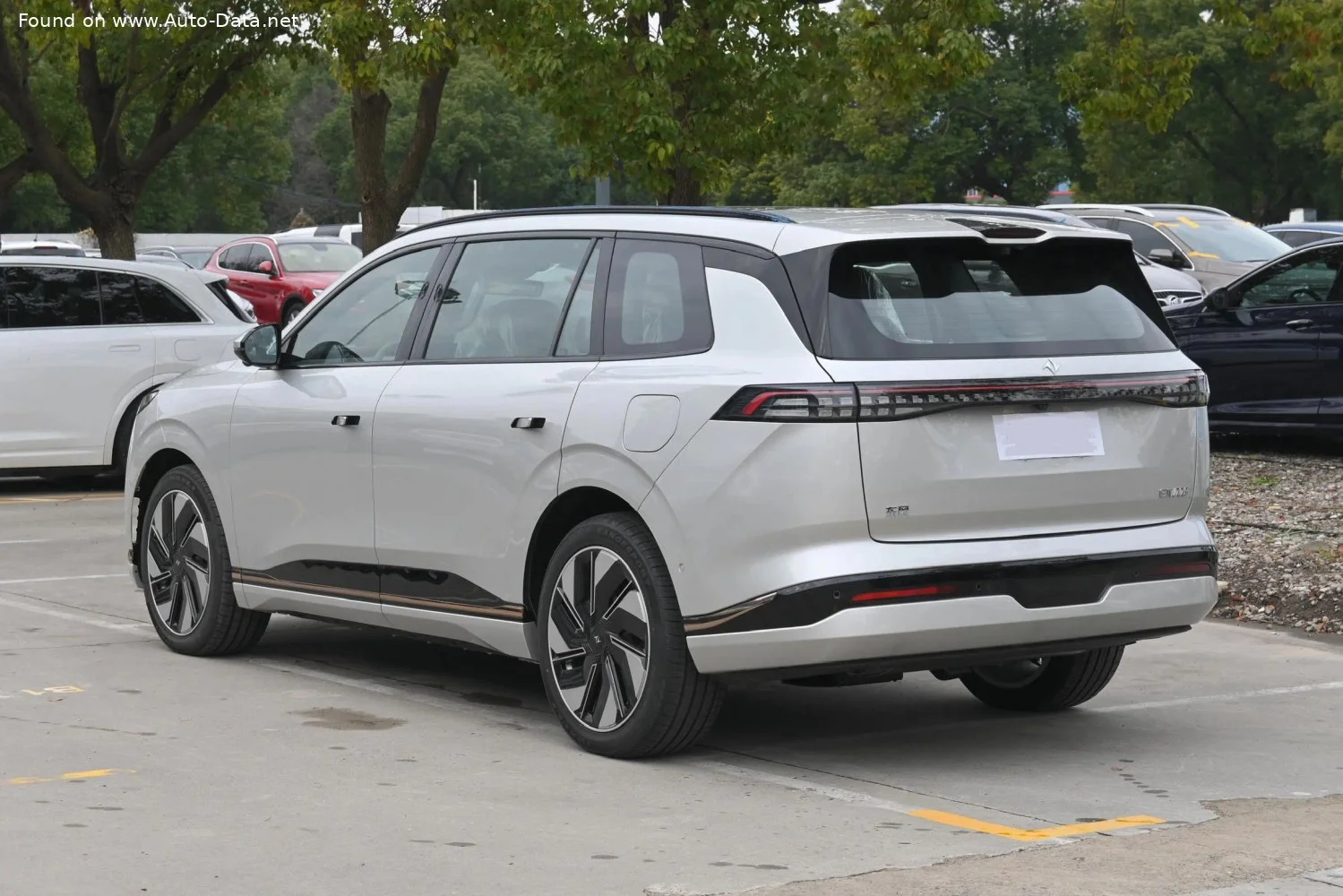 DongFeng e pi 008 1.5T 34.32 kWh (272 Hp) EREV2024 - thumbnail 2