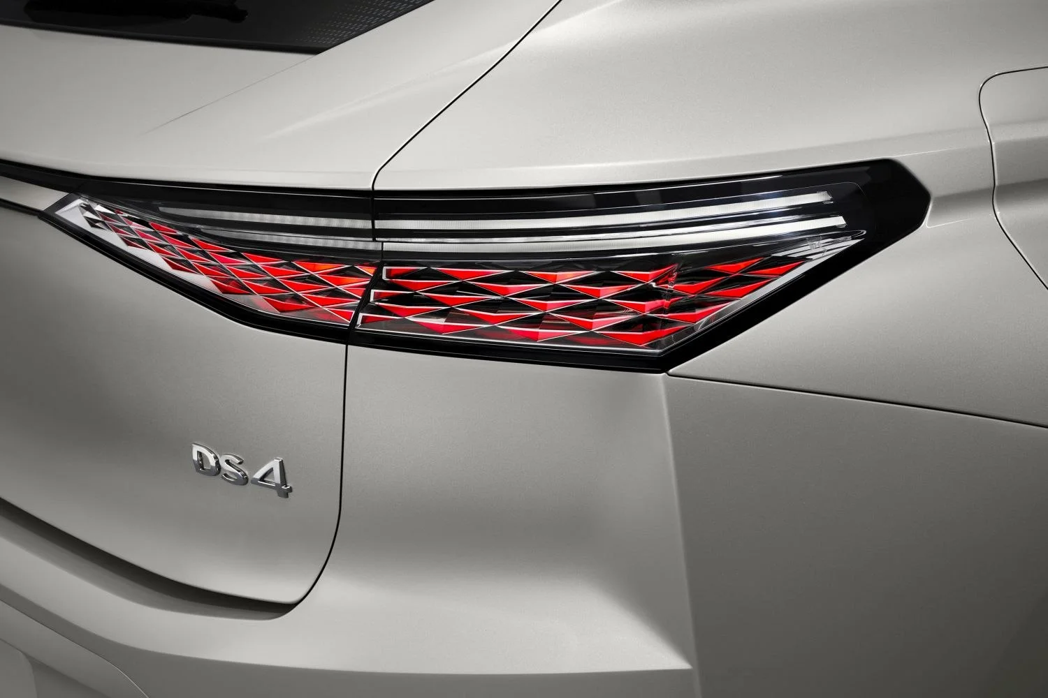 DS 4 1.2 (136 Hp) Hybrid e-DCS2024 - 2025 thumbnail 12