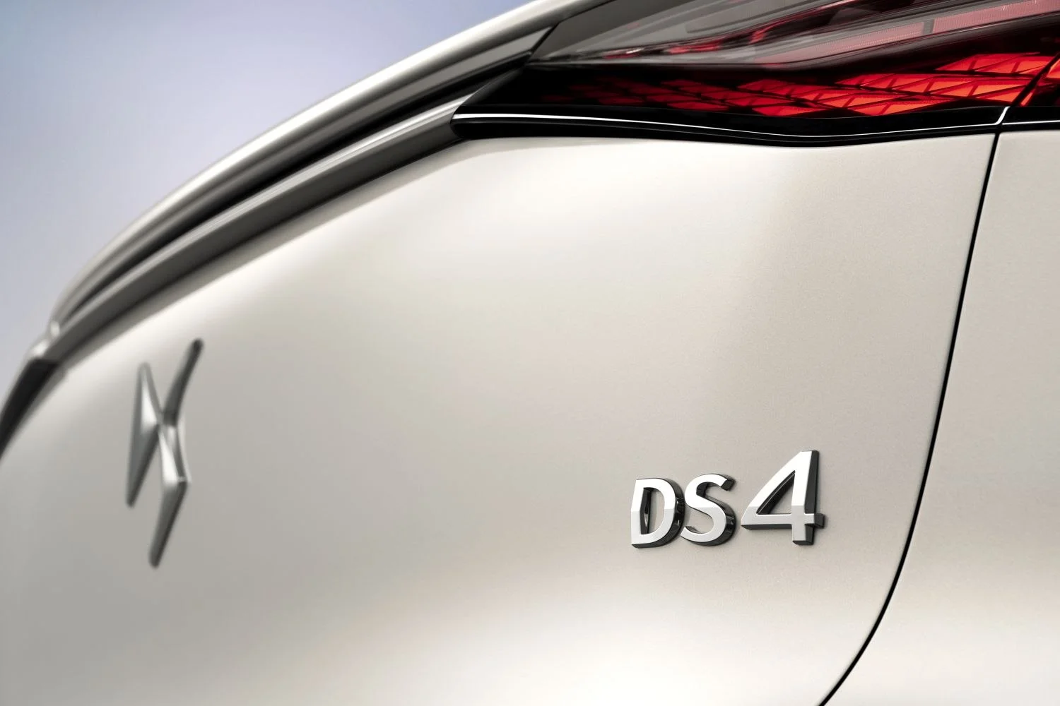 DS 4 1.2 (136 Hp) Hybrid e-DCS2024 - 2025 thumbnail 8