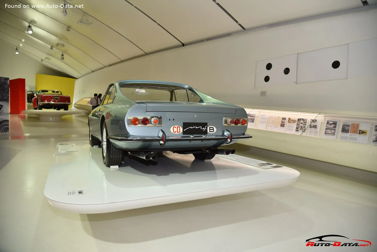 Ferrari 330 4.0 V12 (300 Hp)1966 - 1968 thumbnail 2