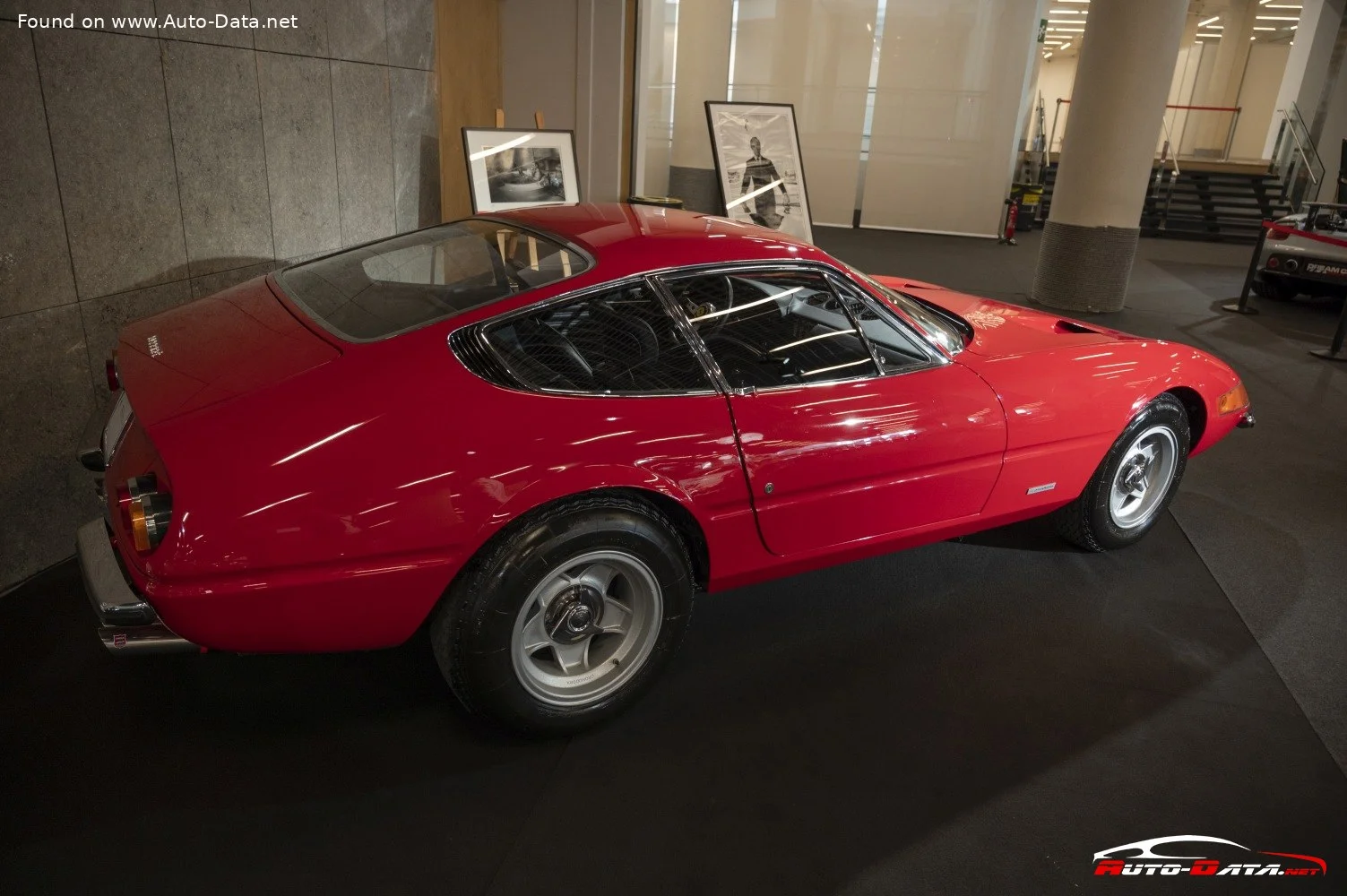 Ferrari 365 4.4 V12 (352 Hp)1969 - 1973 thumbnail 4