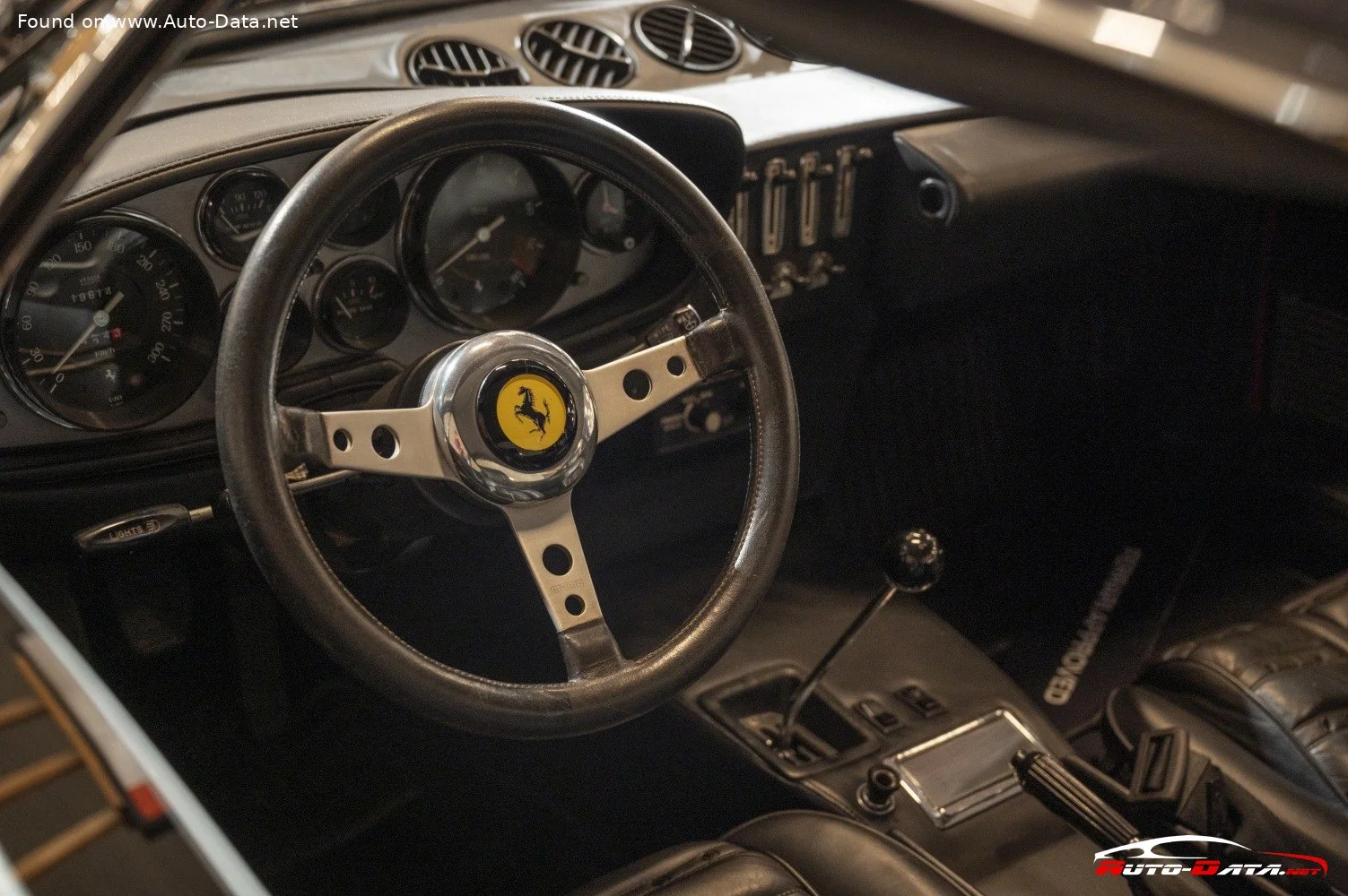 Ferrari 365 4.4 V12 (352 Hp)1969 - 1973 thumbnail 7