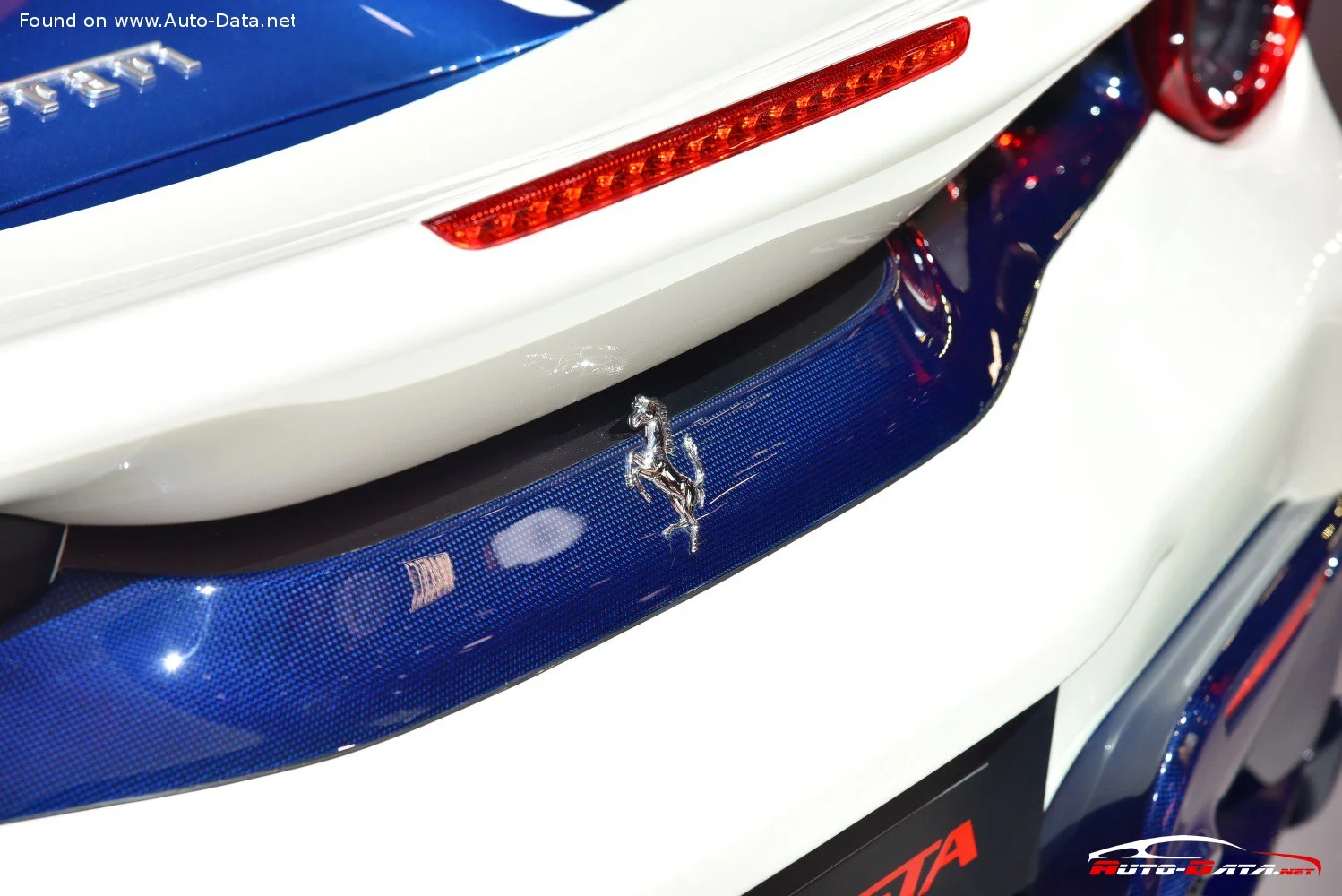Ferrari 488 3.9 V8 (720 Hp) DCT2018 - 2019 thumbnail 3