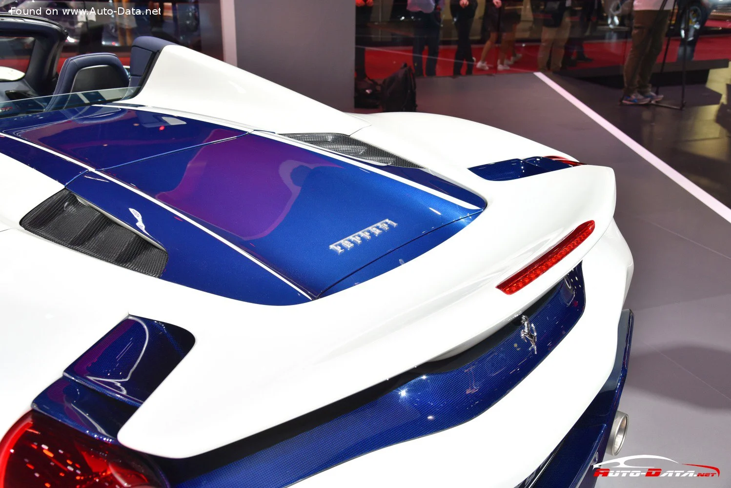 Ferrari 488 3.9 V8 (720 Hp) DCT2018 - 2019 thumbnail 4