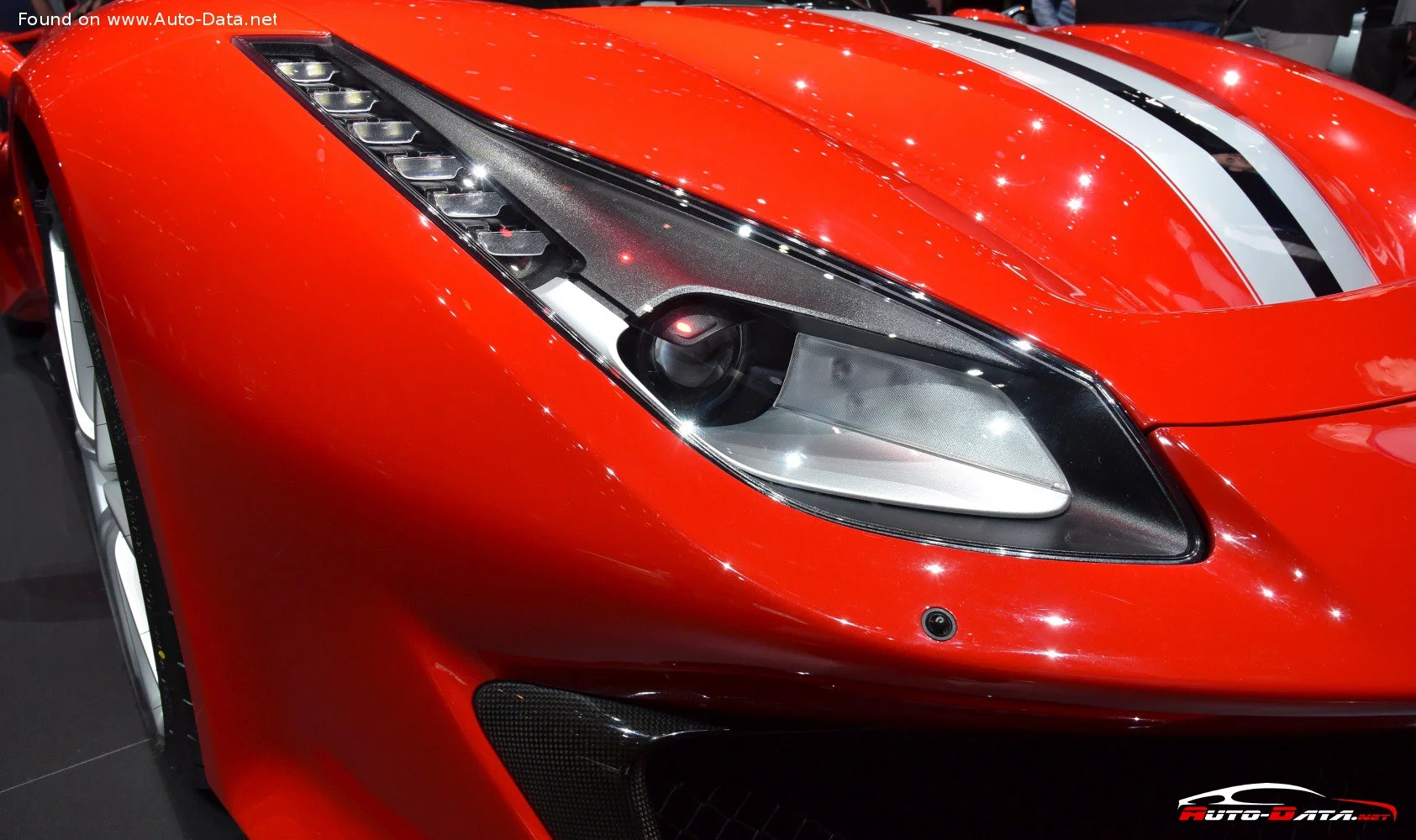 Ferrari 488 3.9 V8 (720 Hp) DCT2018 - 2019 thumbnail 11