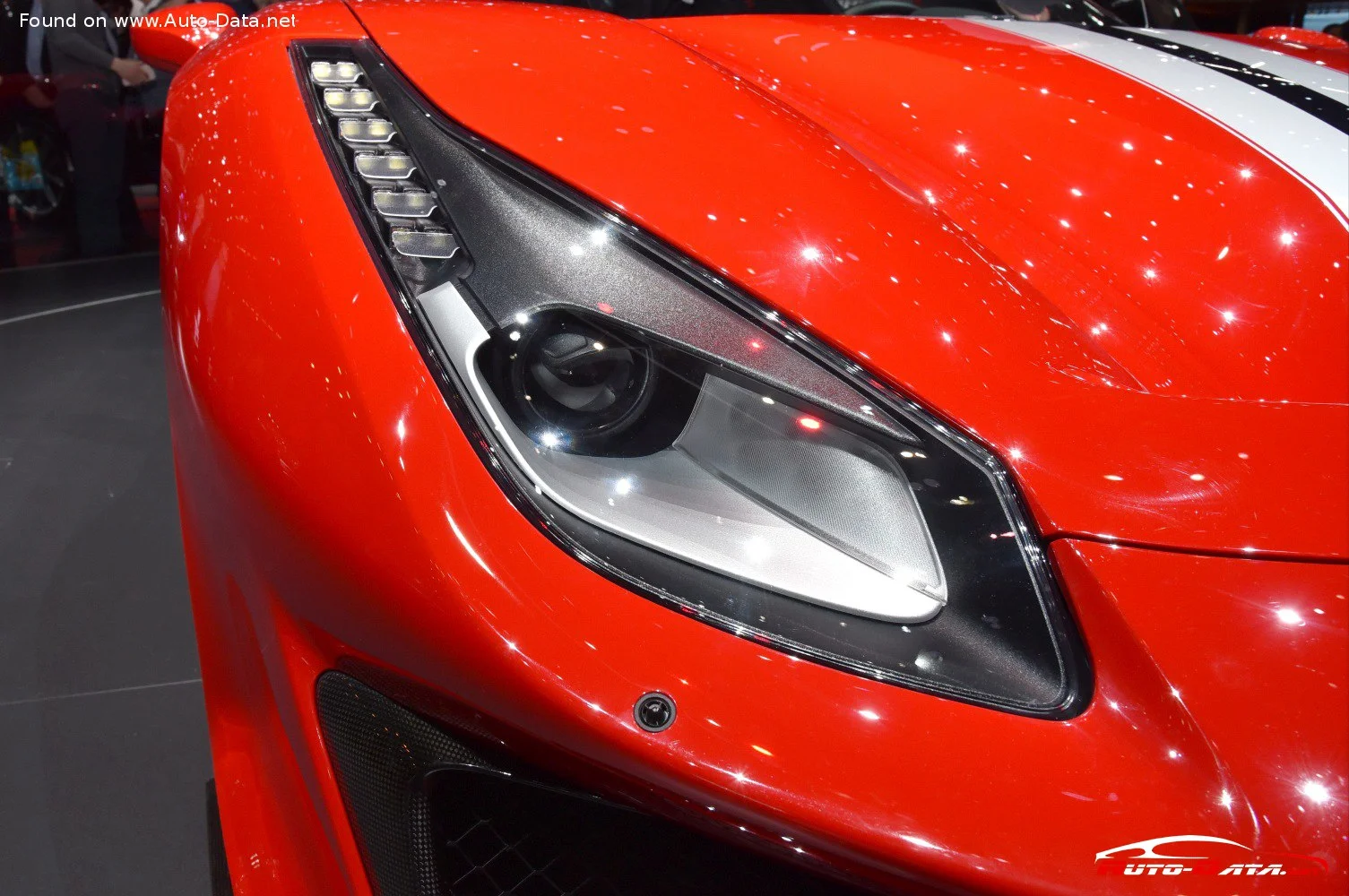 Ferrari 488 3.9 V8 (720 Hp) DCT2018 - 2019 thumbnail 12