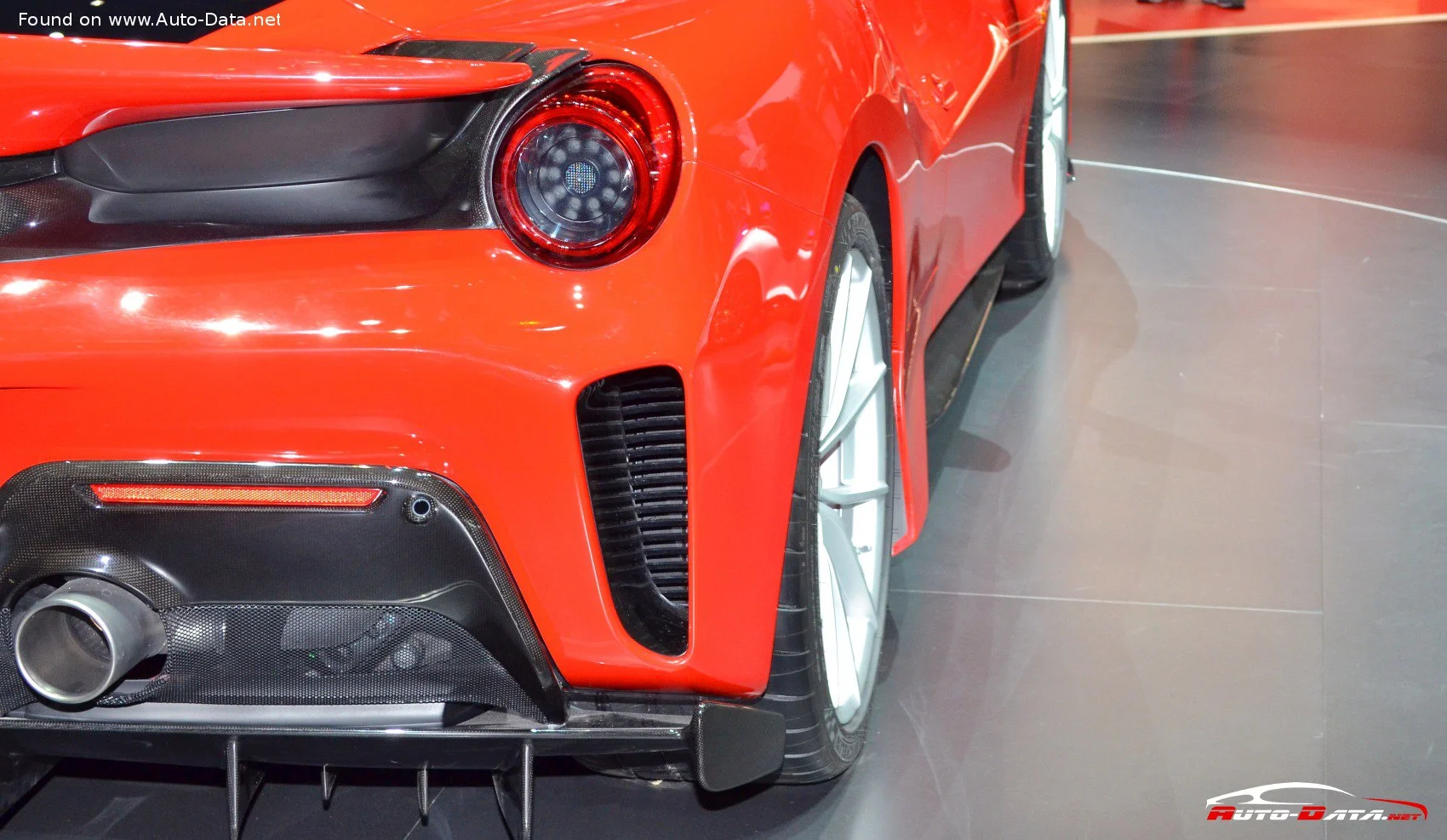 Ferrari 488 3.9 V8 (720 Hp) DCT2018 - 2019 thumbnail 18