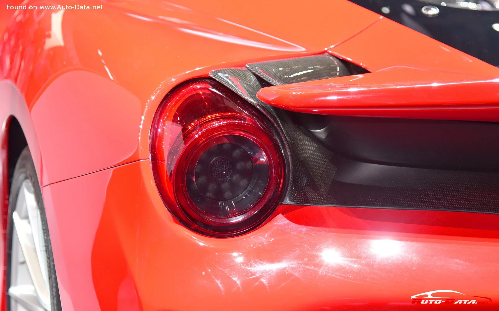 Ferrari 488 3.9 V8 (720 Hp) DCT2018 - 2019 thumbnail 3