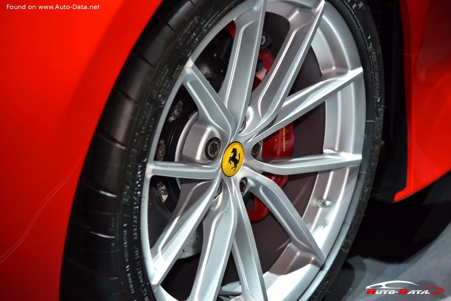 Ferrari 488 3.9 V8 (720 Hp) DCT2018 - 2019 thumbnail 6