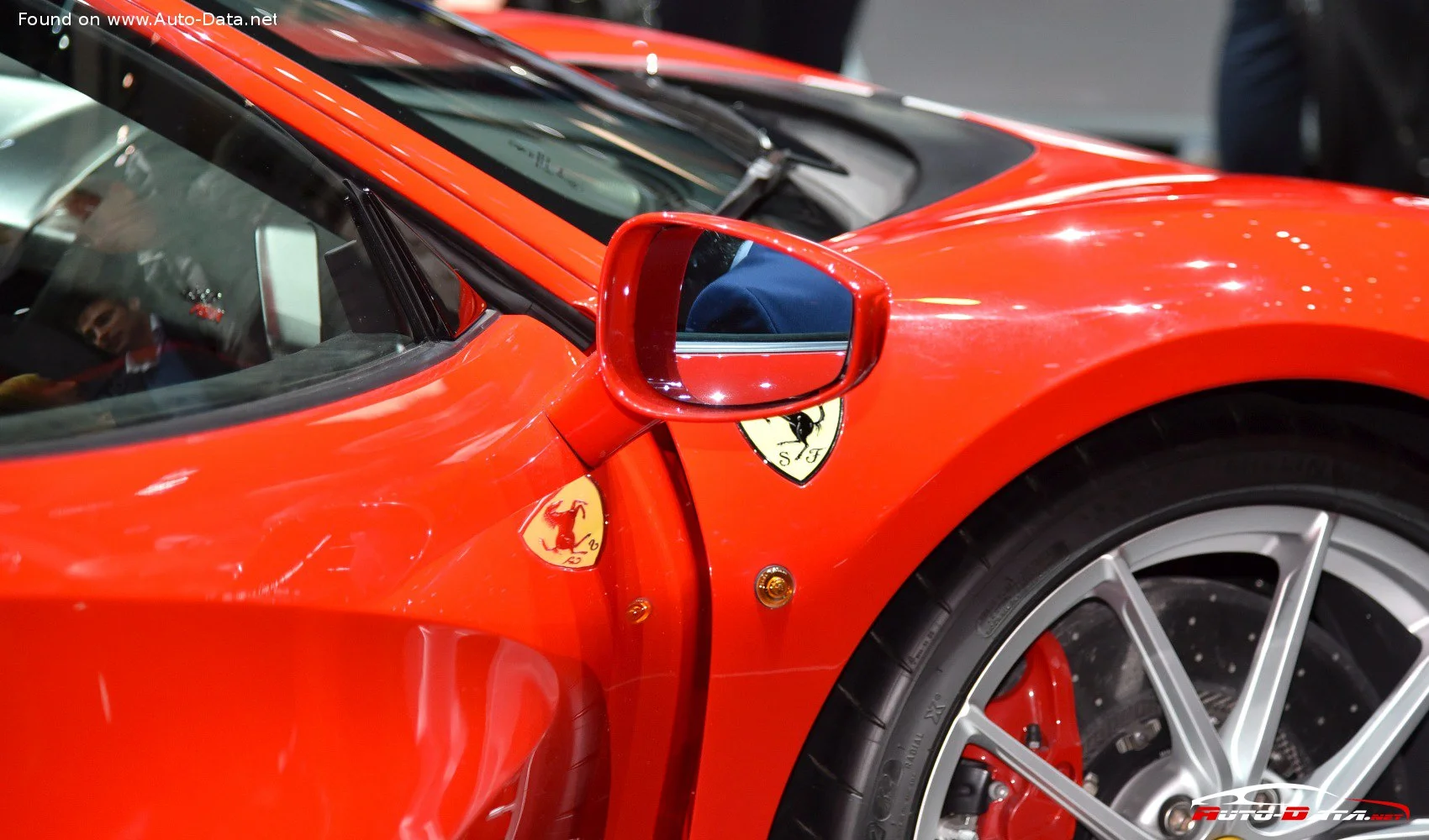 Ferrari 488 3.9 V8 (720 Hp) DCT2018 - 2019 thumbnail 7